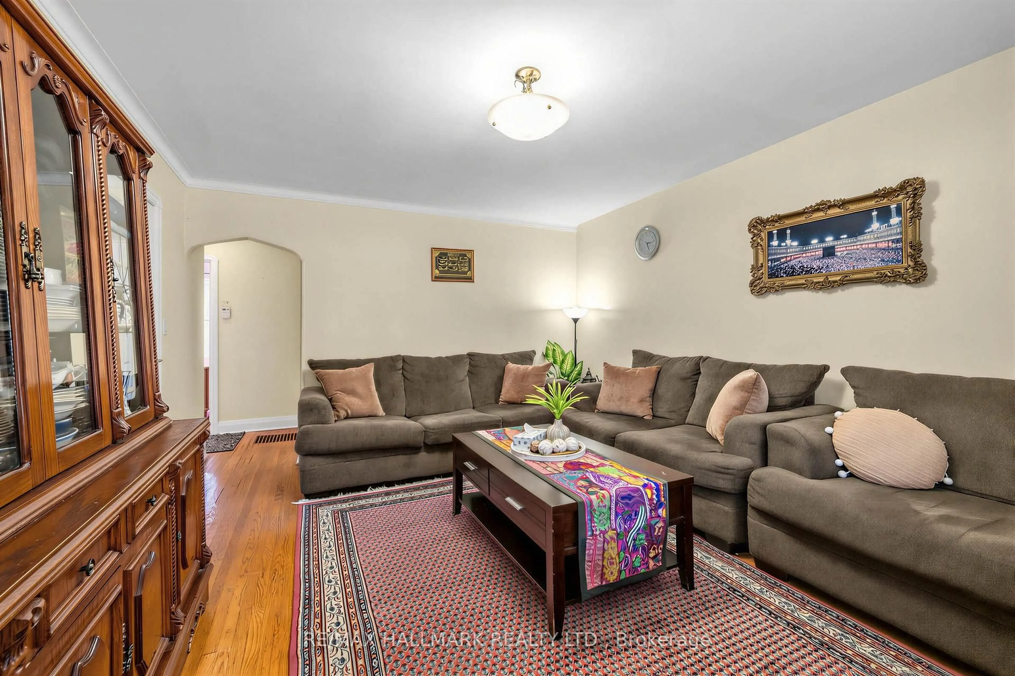 Living room with furniture, unknown for 1216 Victoria Park Ave, Toronto Ontario M4B 2K7