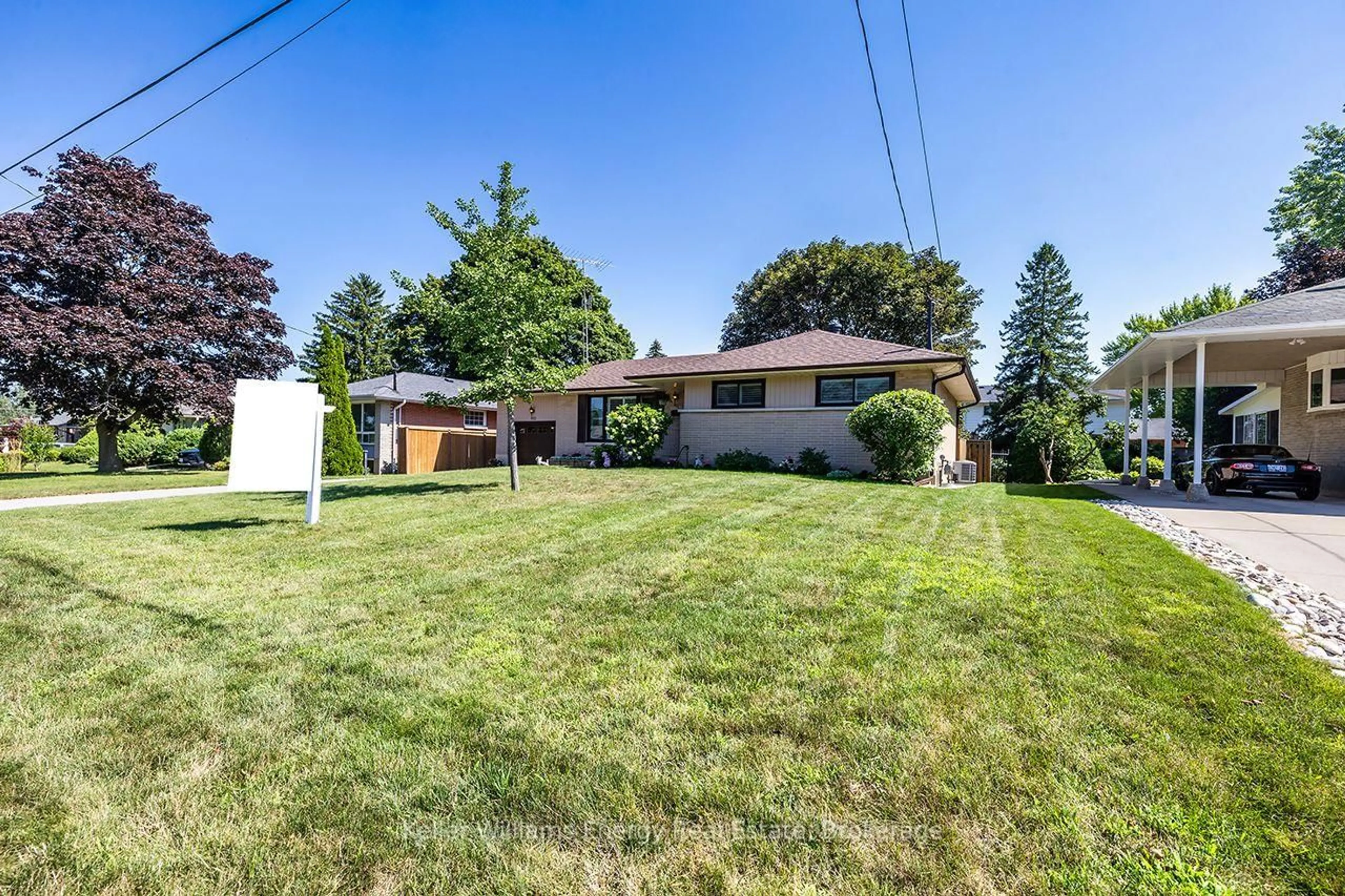 A pic from outside/outdoor area/front of a property/back of a property/a pic from drone, street for 403 Rossmount Ave, Oshawa Ontario L1J 3K5