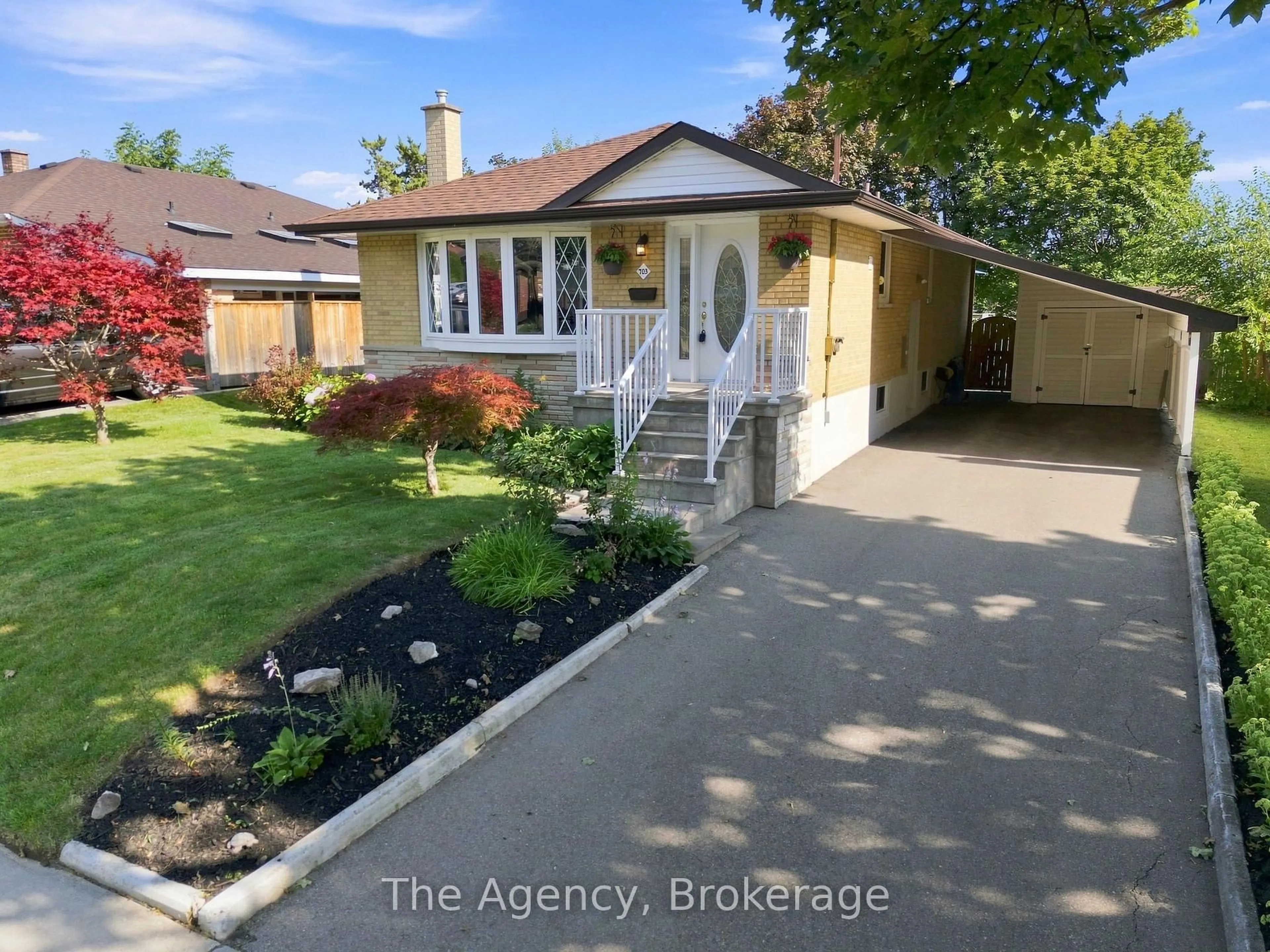 A pic from outside/outdoor area/front of a property/back of a property/a pic from drone, street for 703 Newman Cres, Whitby Ontario L1N 1M7