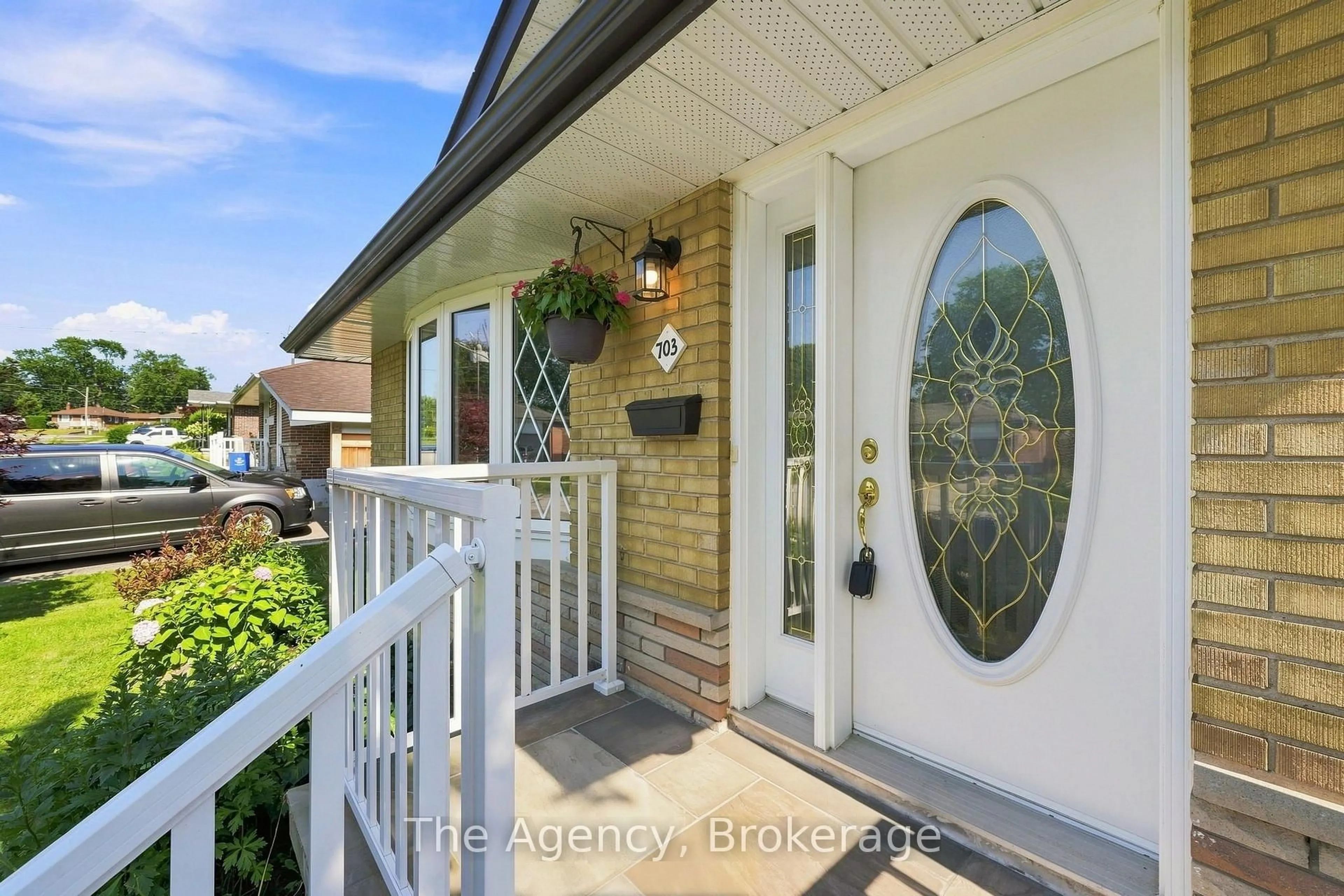 Unknown for 703 Newman Cres, Whitby Ontario L1N 1M7