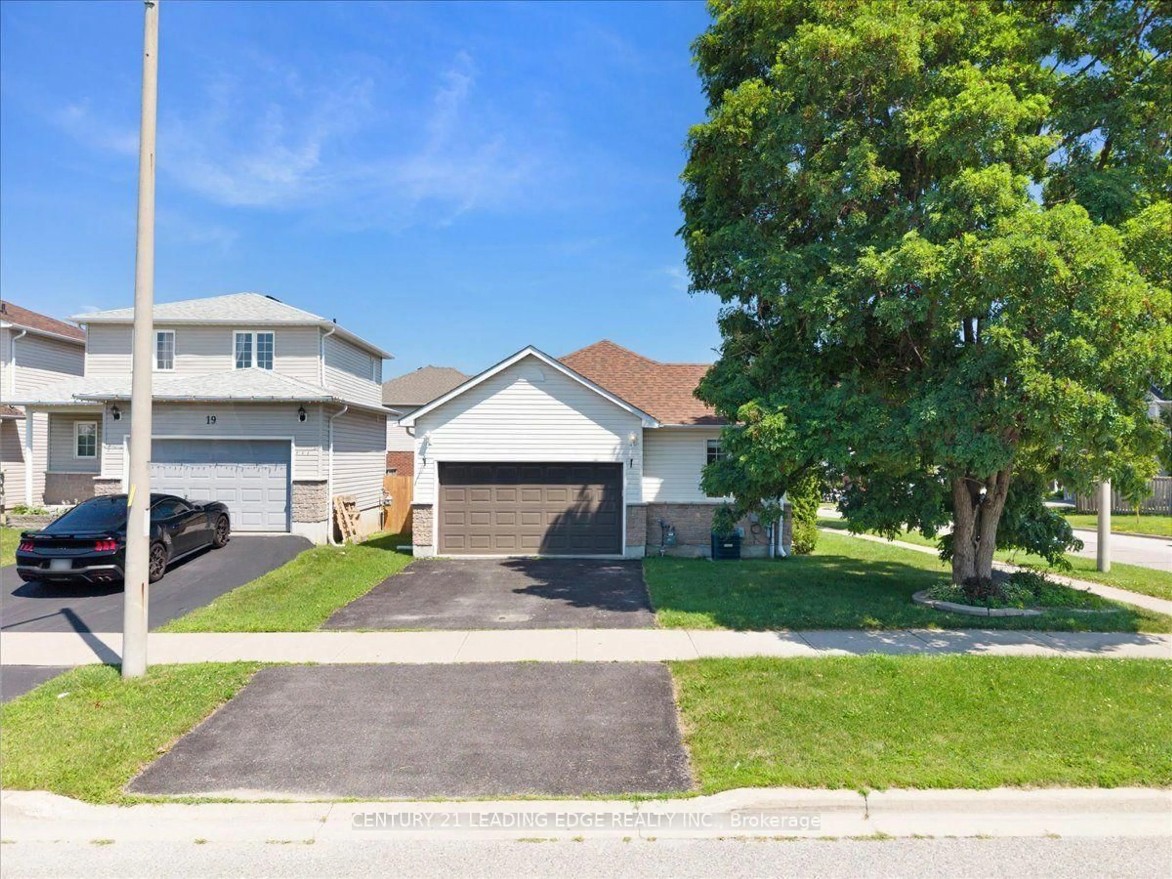 A pic from outside/outdoor area/front of a property/back of a property/a pic from drone, street for 183 Eldad Dr, Clarington Ontario L1C 5J3