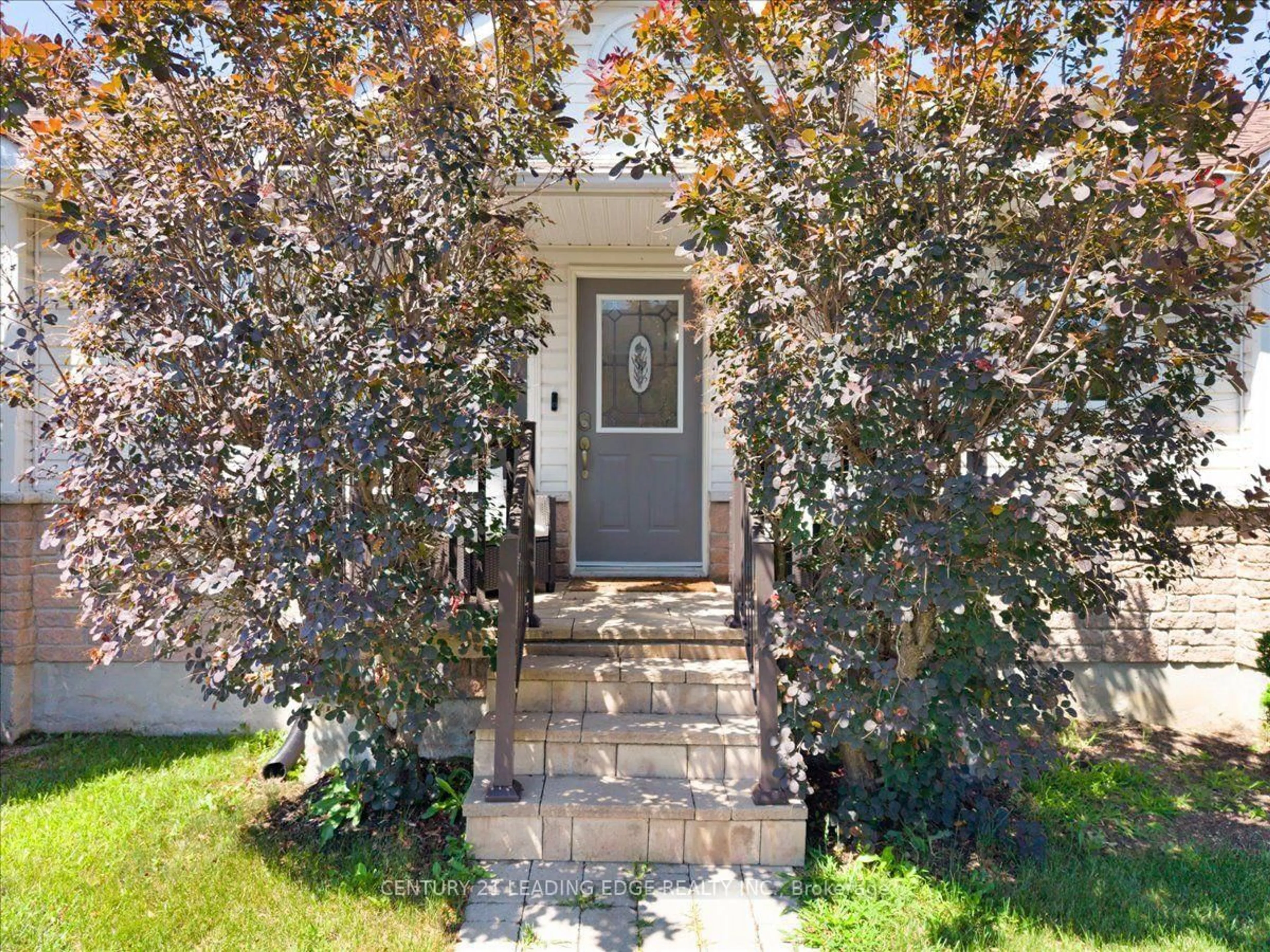 Indoor entryway for 183 Eldad Dr, Clarington Ontario L1C 5J3