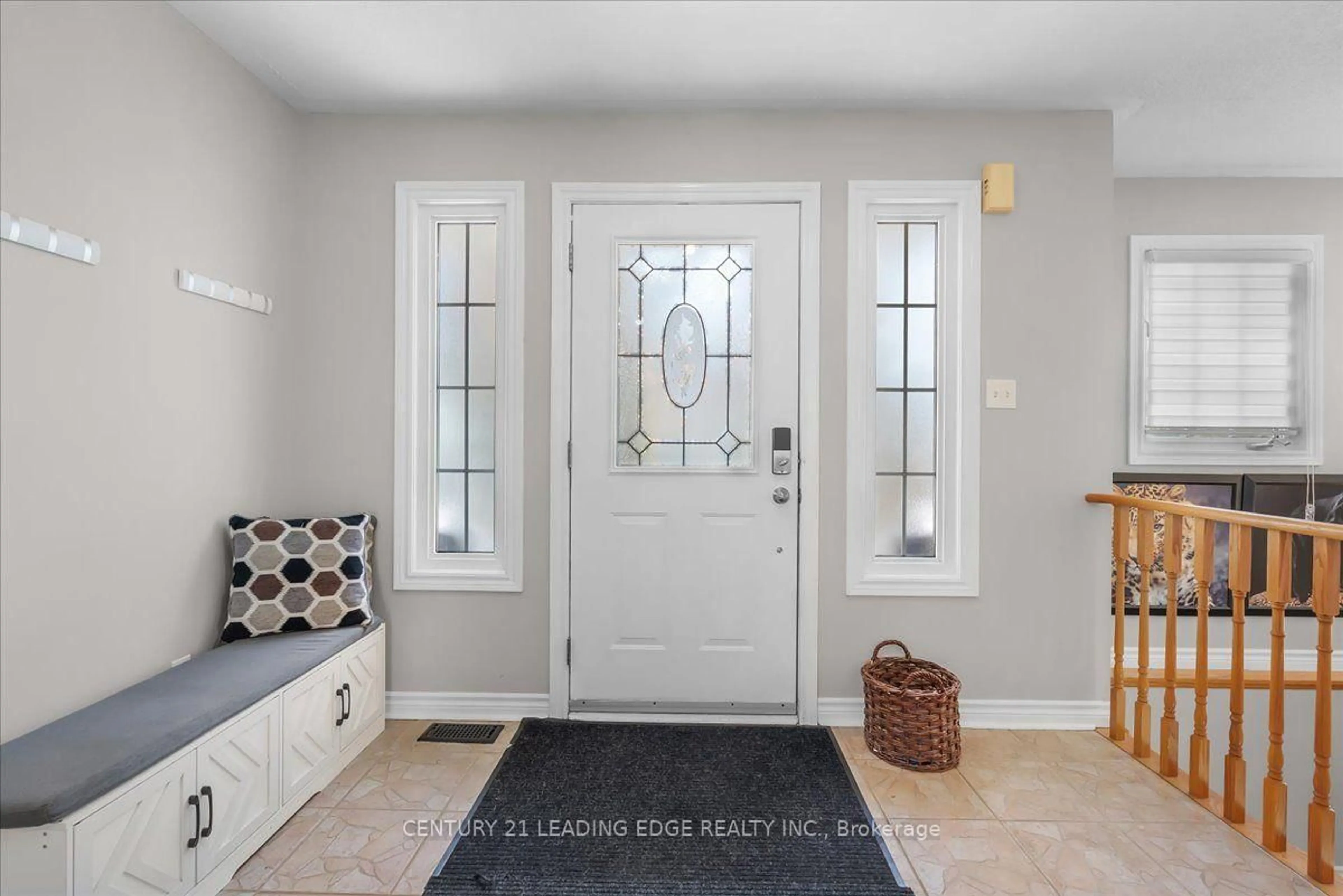 Indoor entryway for 183 Eldad Dr, Clarington Ontario L1C 5J3