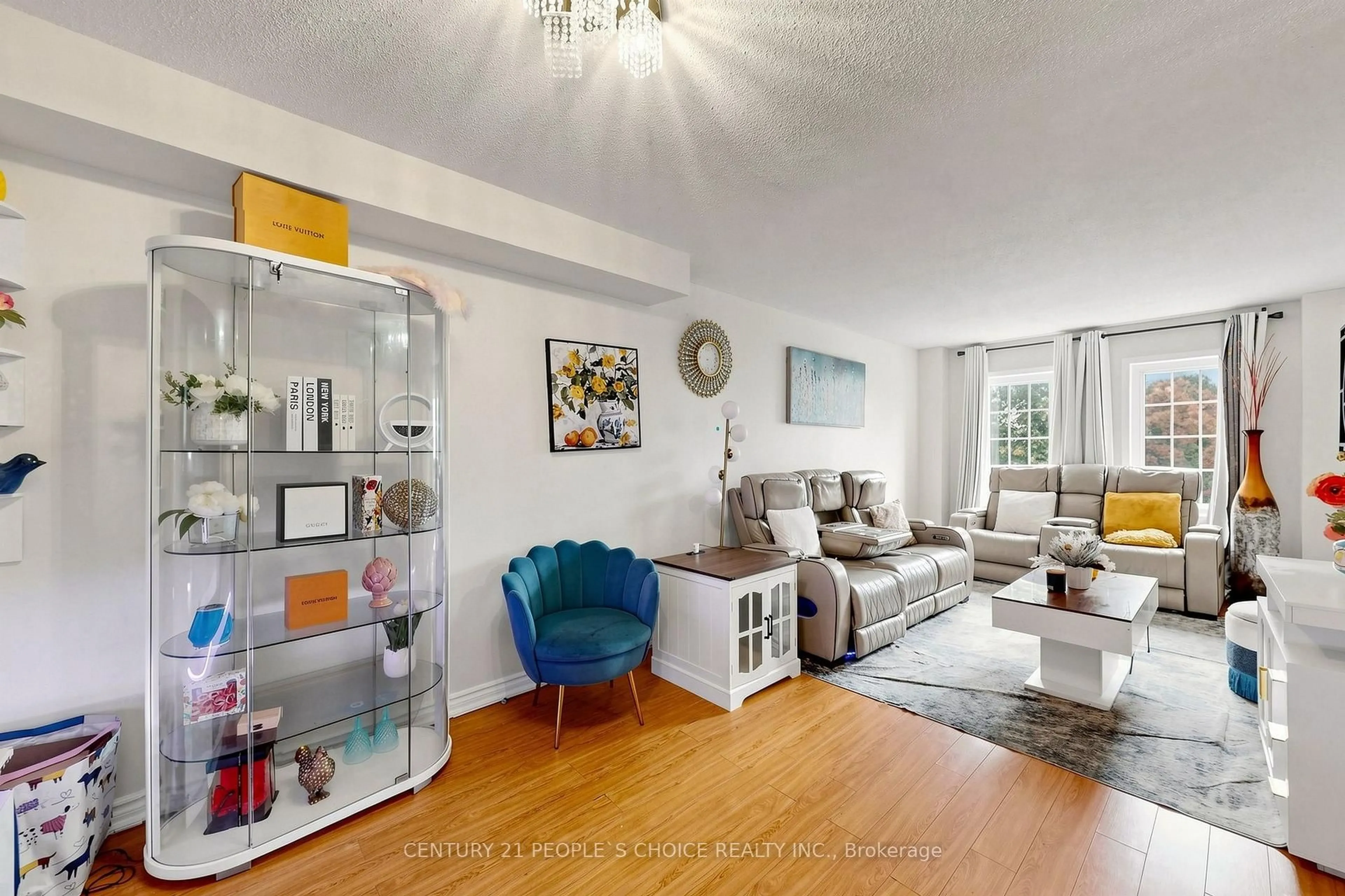 Living room with furniture, unknown for 33 Aspen Park Way #15, Whitby Ontario L1N 9M6