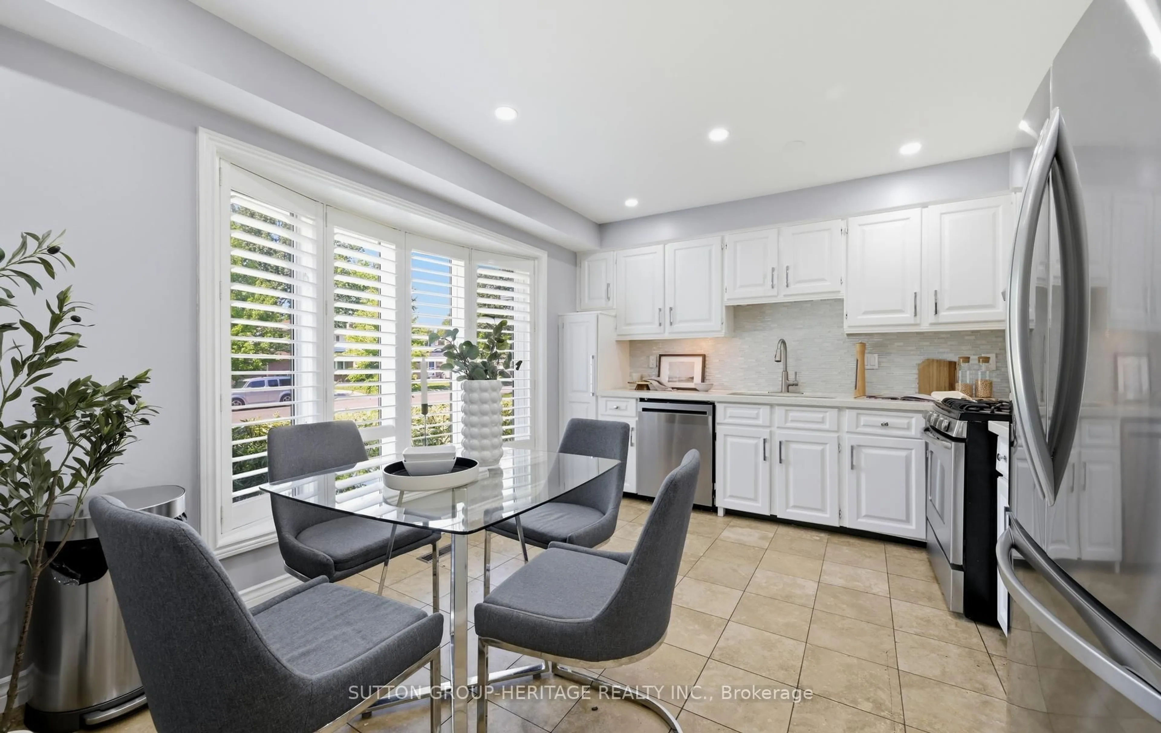 Open concept kitchen, ceramic/tile floor for 1209 Cherrydown Dr, Oshawa Ontario L1H 7T4