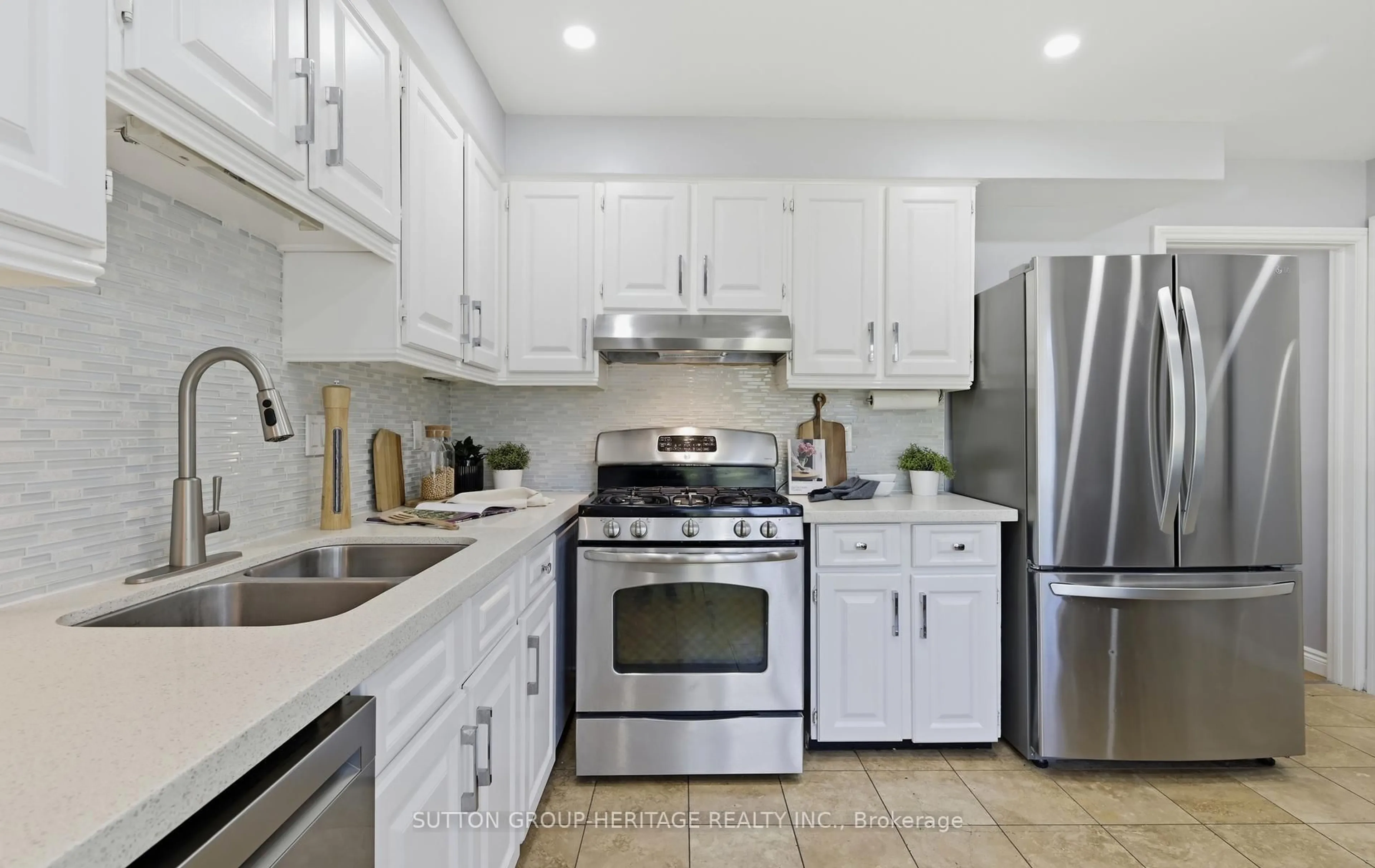 Standard kitchen, ceramic/tile floor for 1209 Cherrydown Dr, Oshawa Ontario L1H 7T4