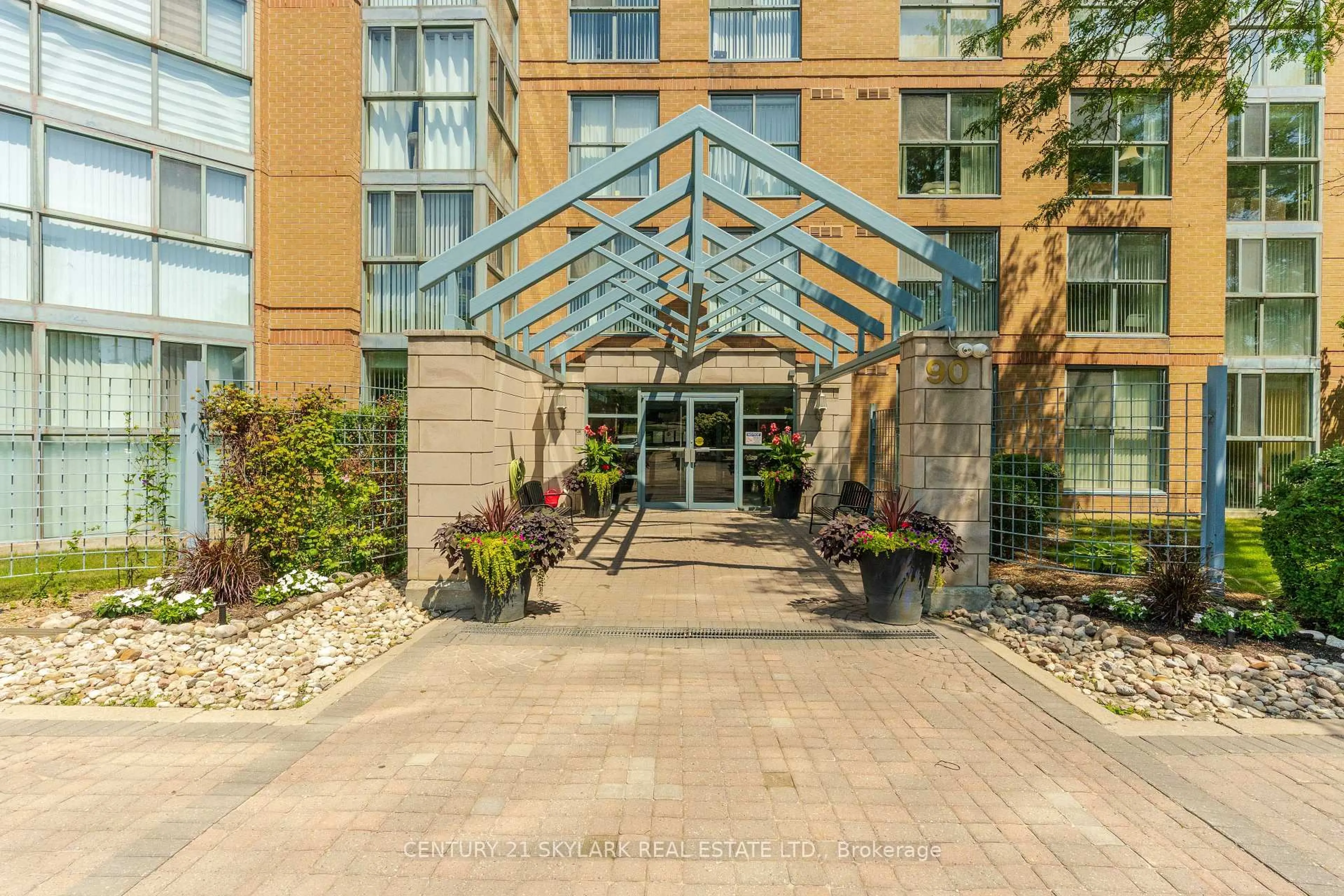 Indoor foyer for 90 Dale Ave #701, Toronto Ontario M1J 3N4