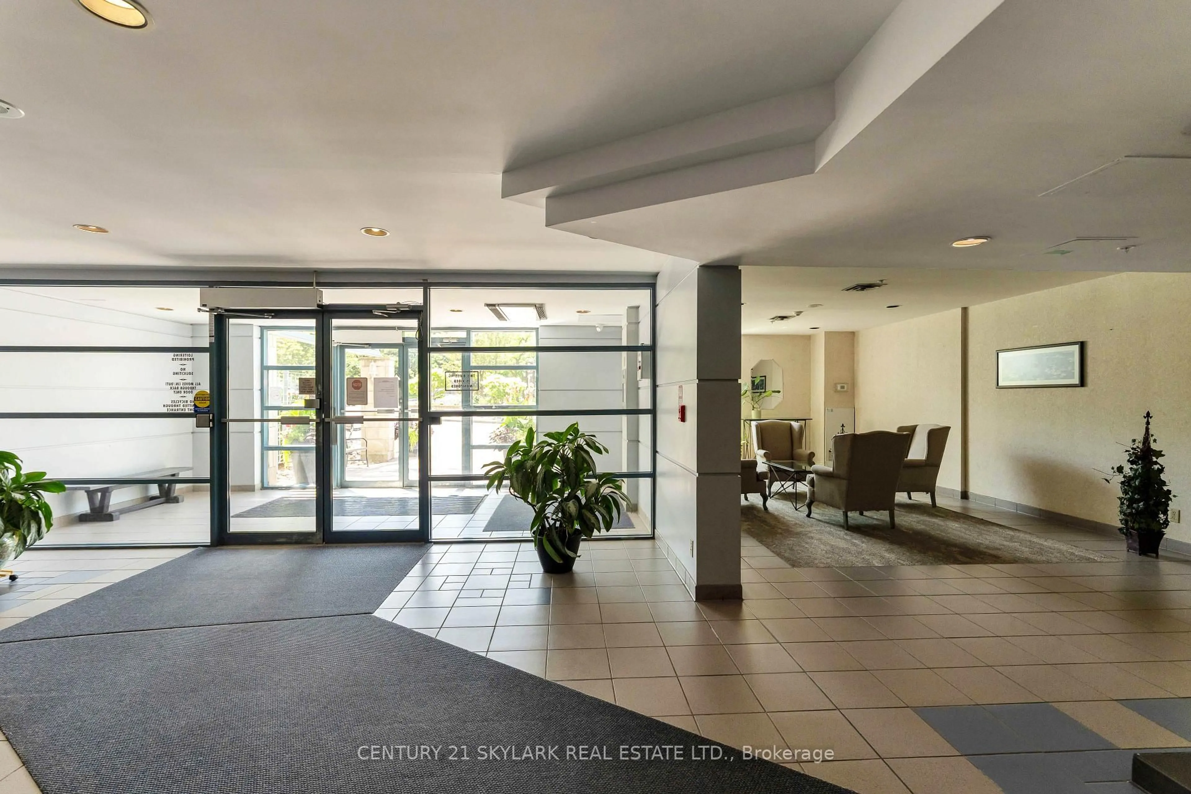 Indoor foyer for 90 Dale Ave #701, Toronto Ontario M1J 3N4
