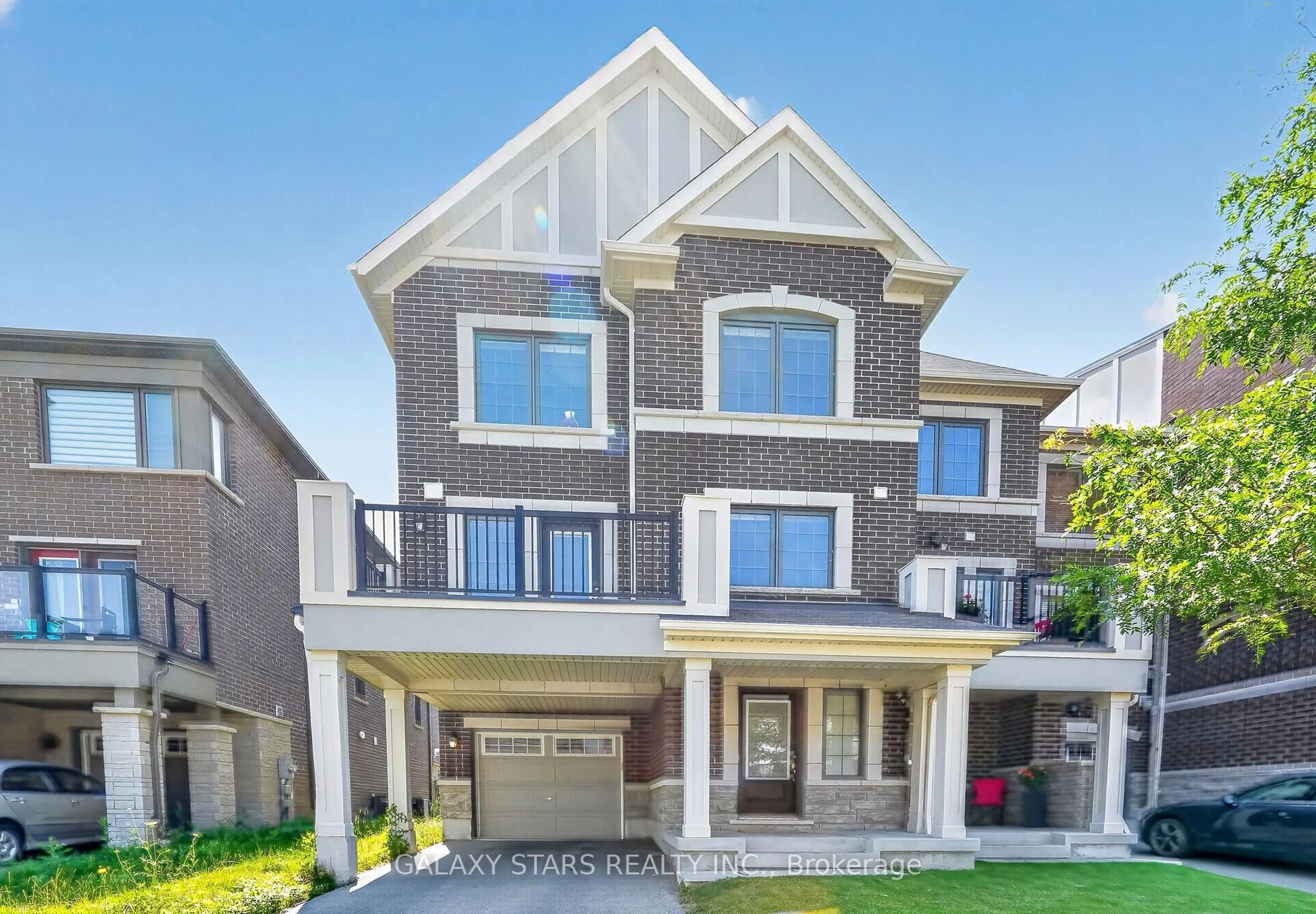 Home with brick exterior material, street for 10 Sedgemoor St, Whitby Ontario L1P 0M3