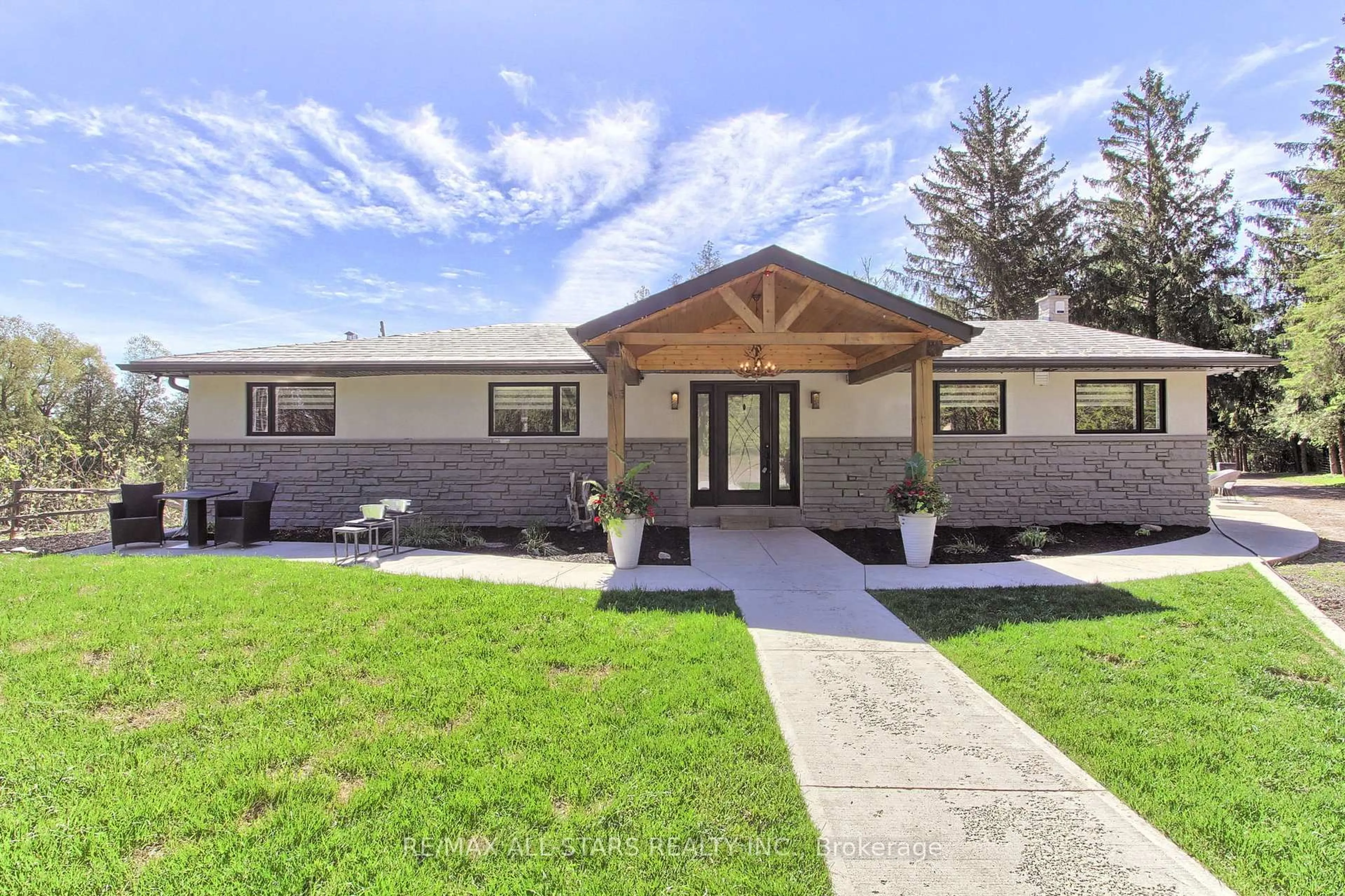 Home with vinyl exterior material, unknown for 215 Uxbridge Pickering Townline, Pickering Ontario L1Y 0A4