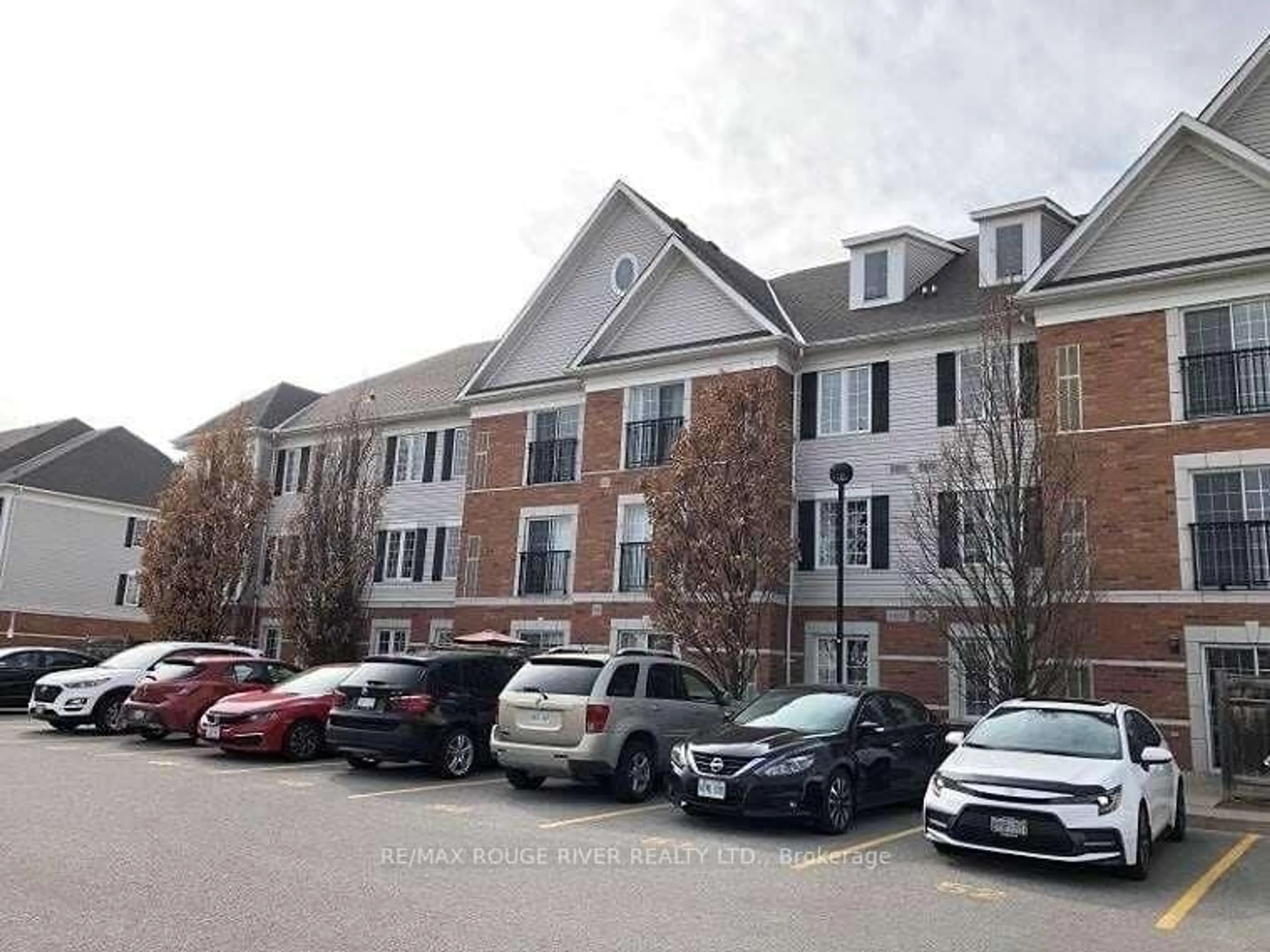 A pic from outside/outdoor area/front of a property/back of a property/a pic from drone, unknown for 90 Aspen Springs Dr #102, Clarington Ontario L1C 5N3