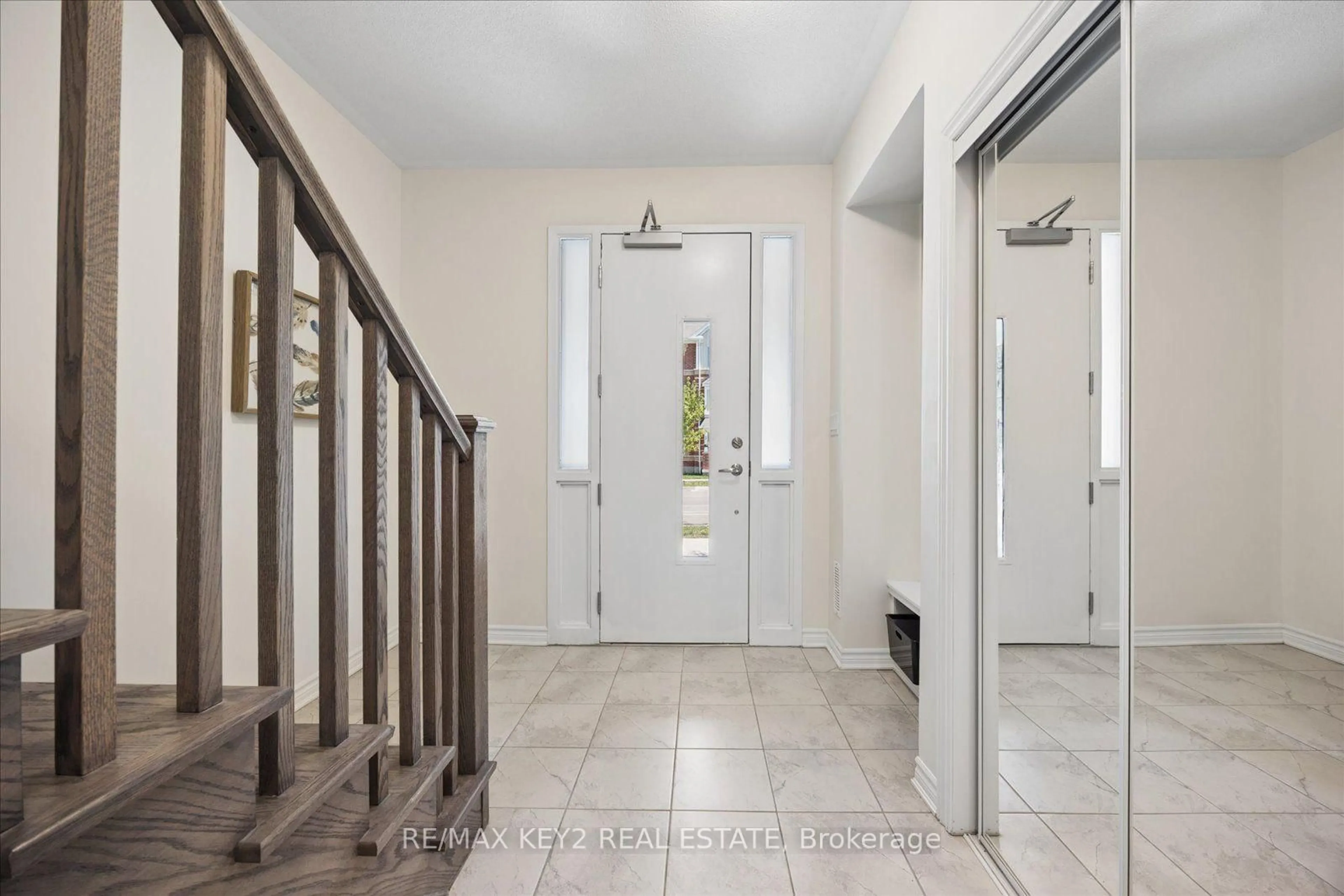 Indoor entryway for 1034 Reflection Pl #304, Pickering Ontario L1X 0L1