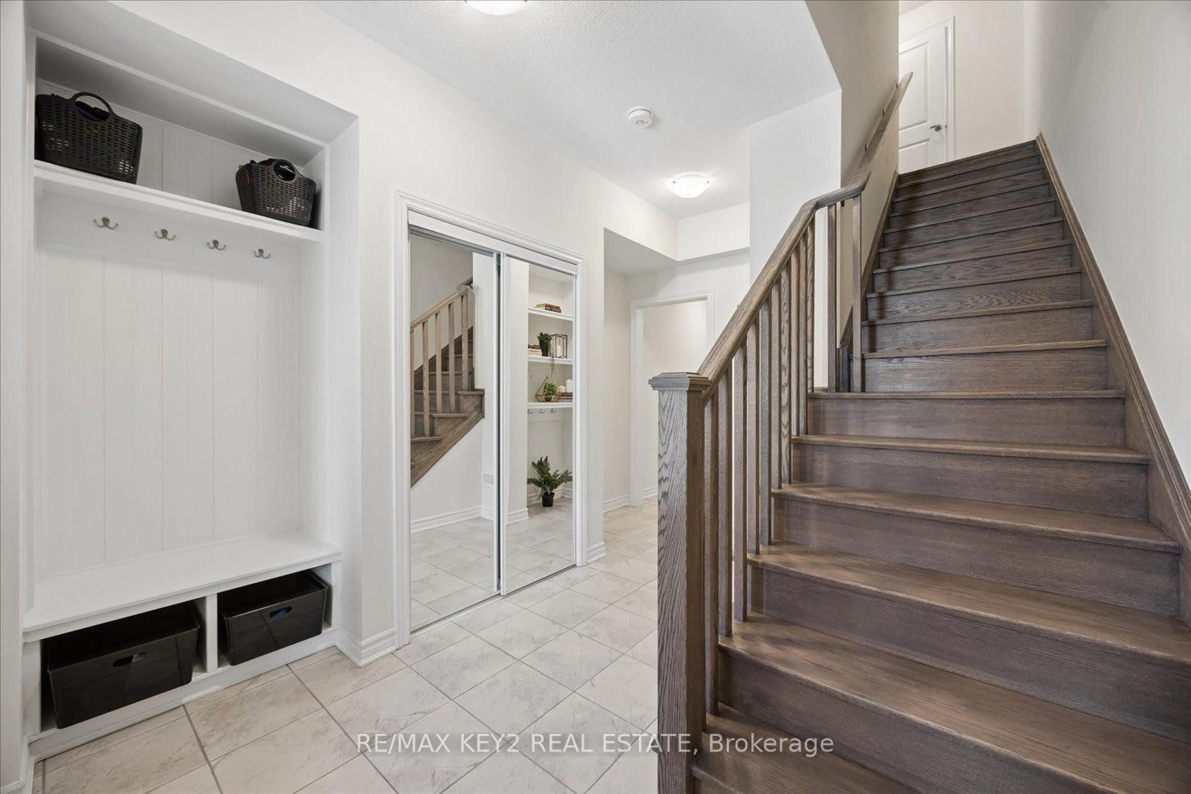 Indoor entryway for 1034 Reflection Pl #304, Pickering Ontario L1X 0L1