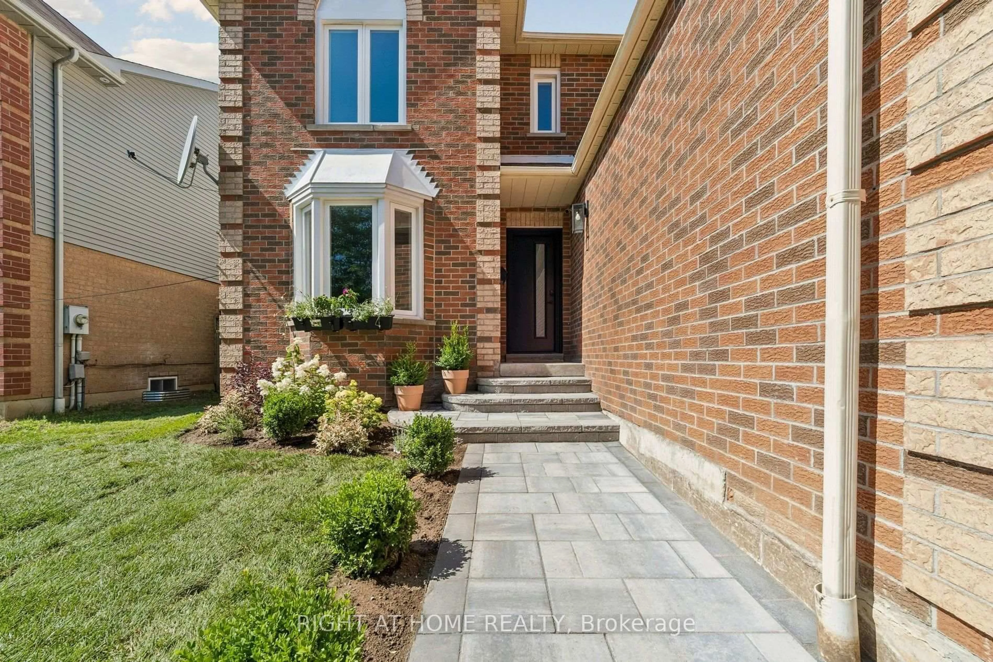 Home with brick exterior material, street for 16 Ian Fleming Cres, Whitby Ontario L1R 2E2