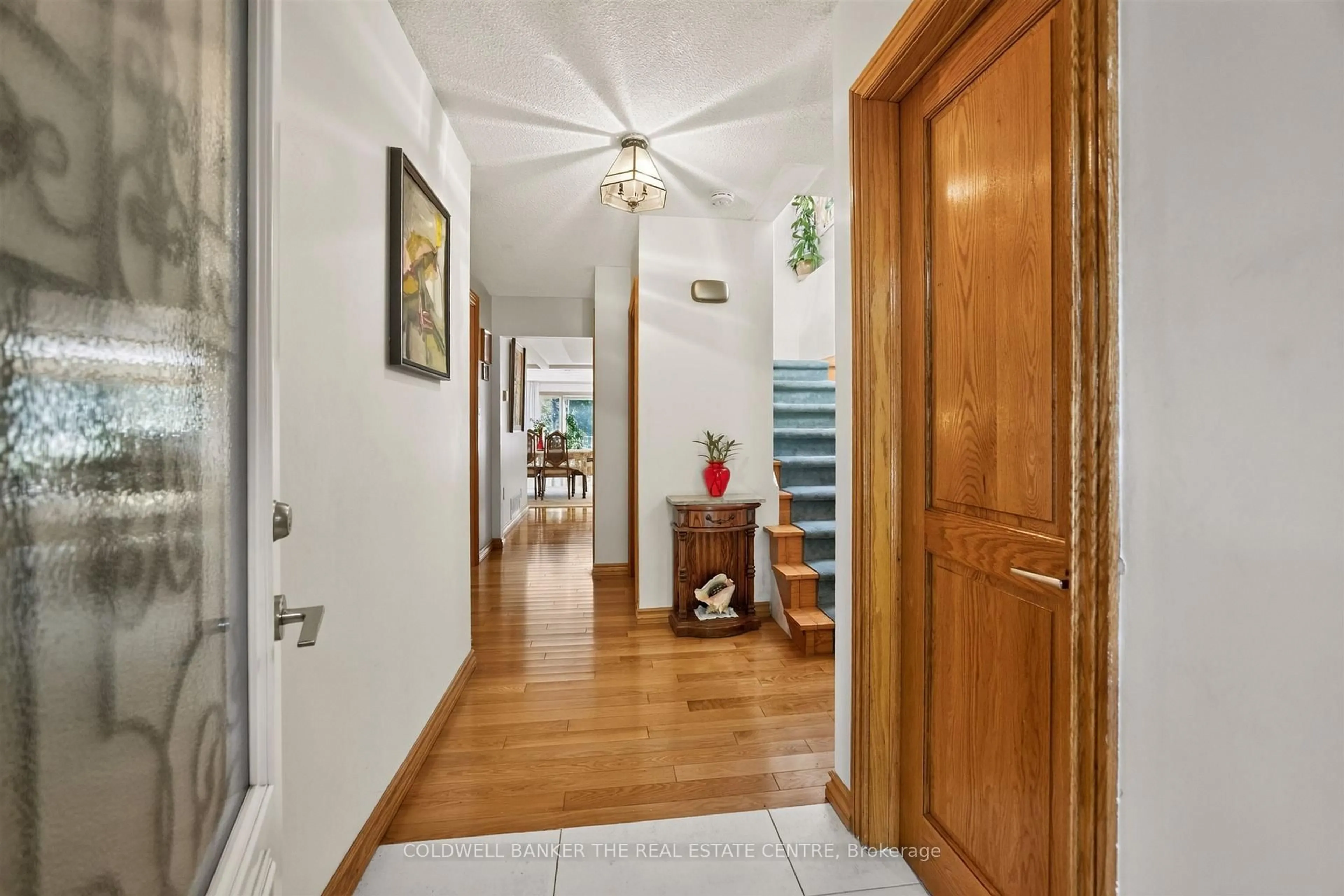 Indoor foyer for 15 Craiglee Dr, Toronto Ontario M1N 2L7
