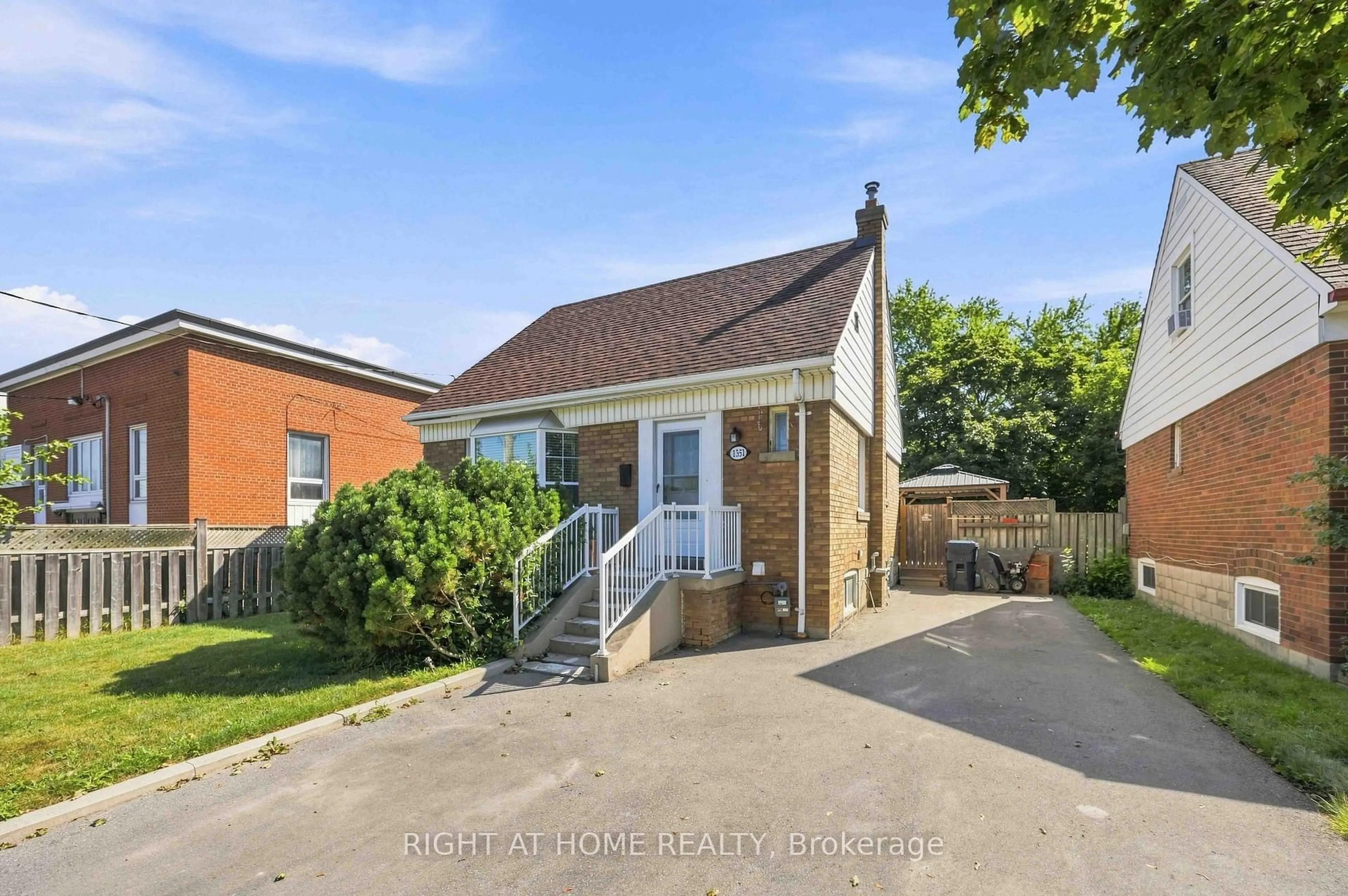 A pic from outside/outdoor area/front of a property/back of a property/a pic from drone, street for 1351 Warden Ave, Toronto Ontario M1R 2R9