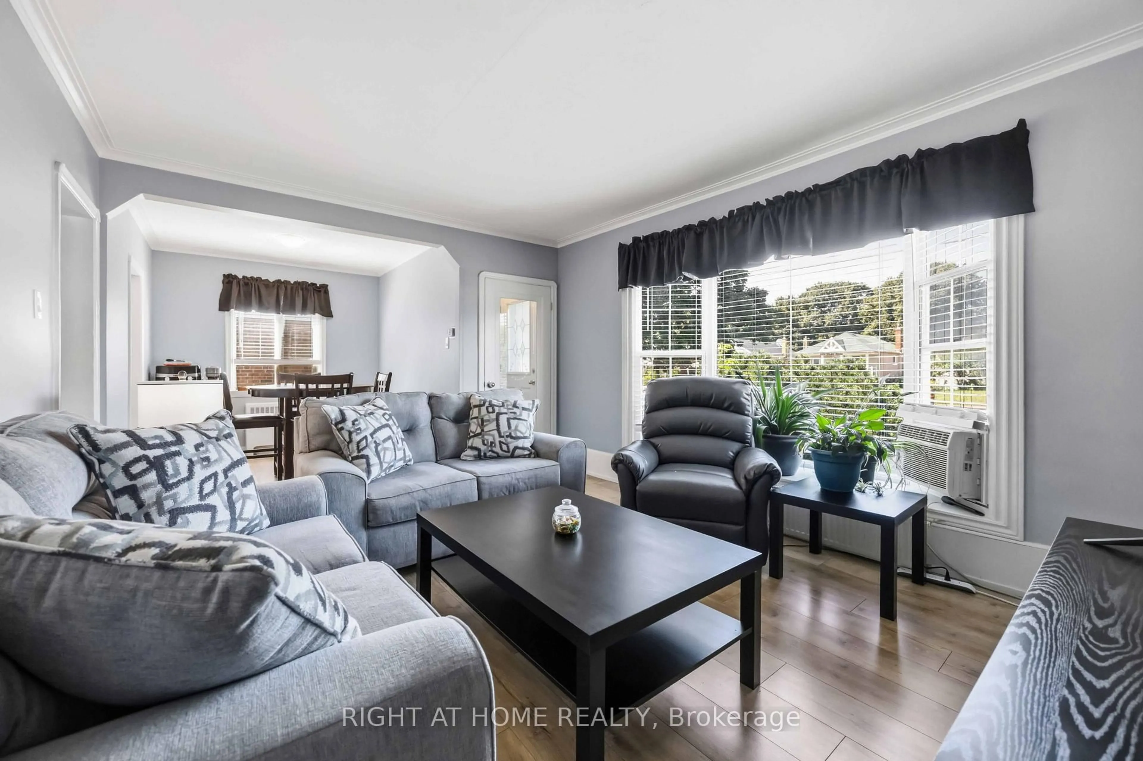Living room with furniture, unknown for 1351 Warden Ave, Toronto Ontario M1R 2R9