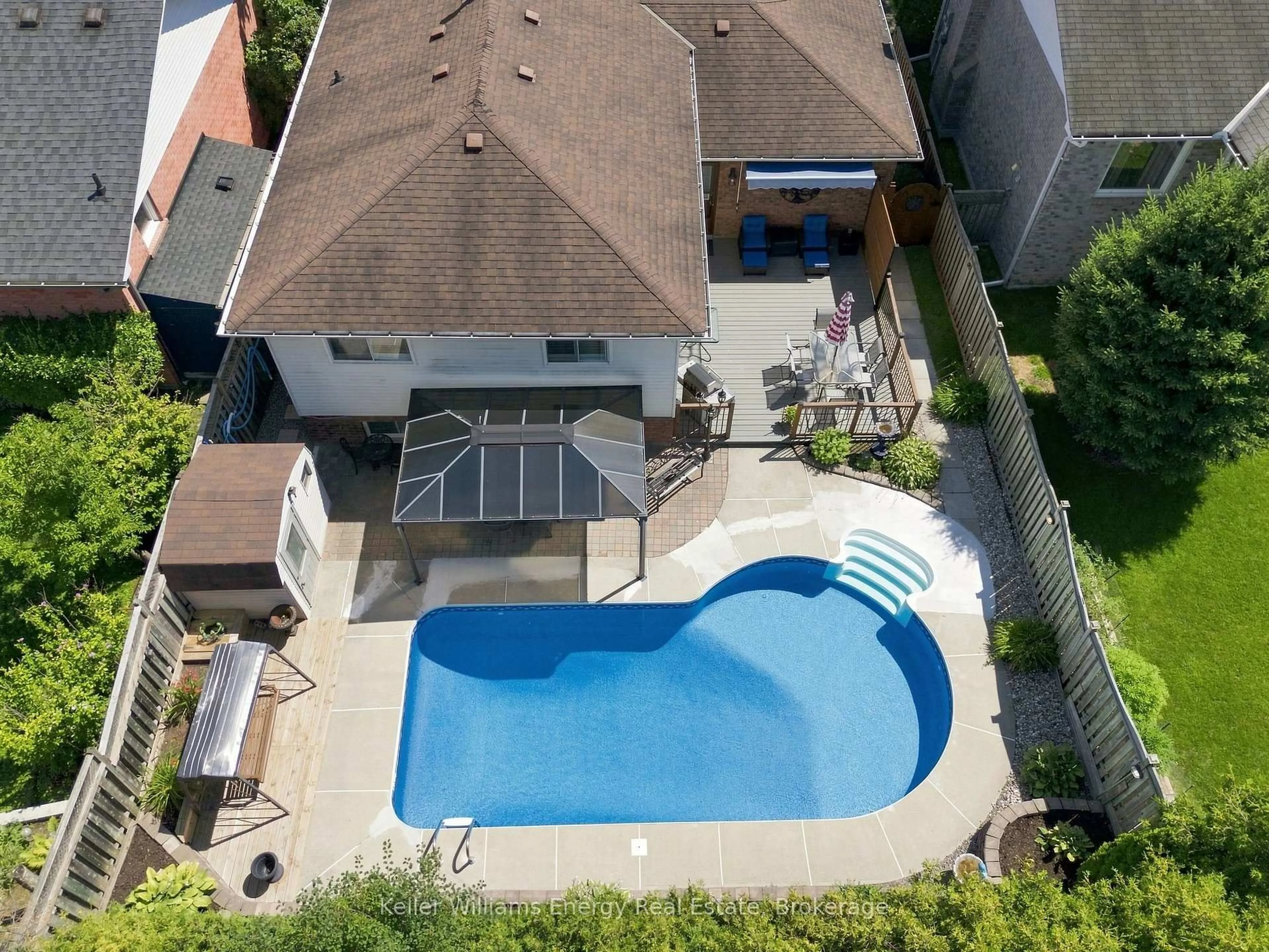 A pic from outside/outdoor area/front of a property/back of a property/a pic from drone, street for 860 Copperfield Dr, Oshawa Ontario L1K 1P5
