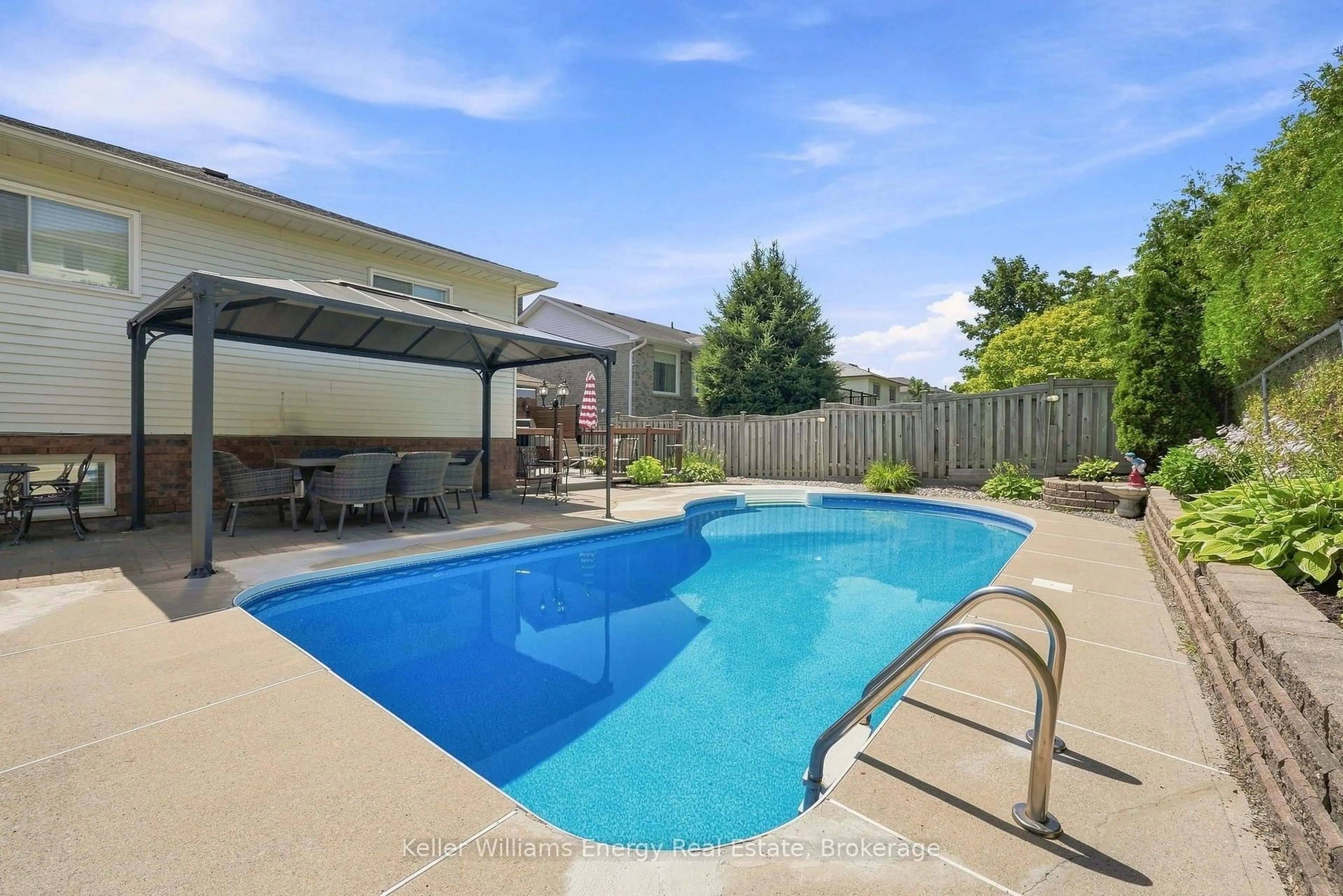 Pool for 860 Copperfield Dr, Oshawa Ontario L1K 1P5