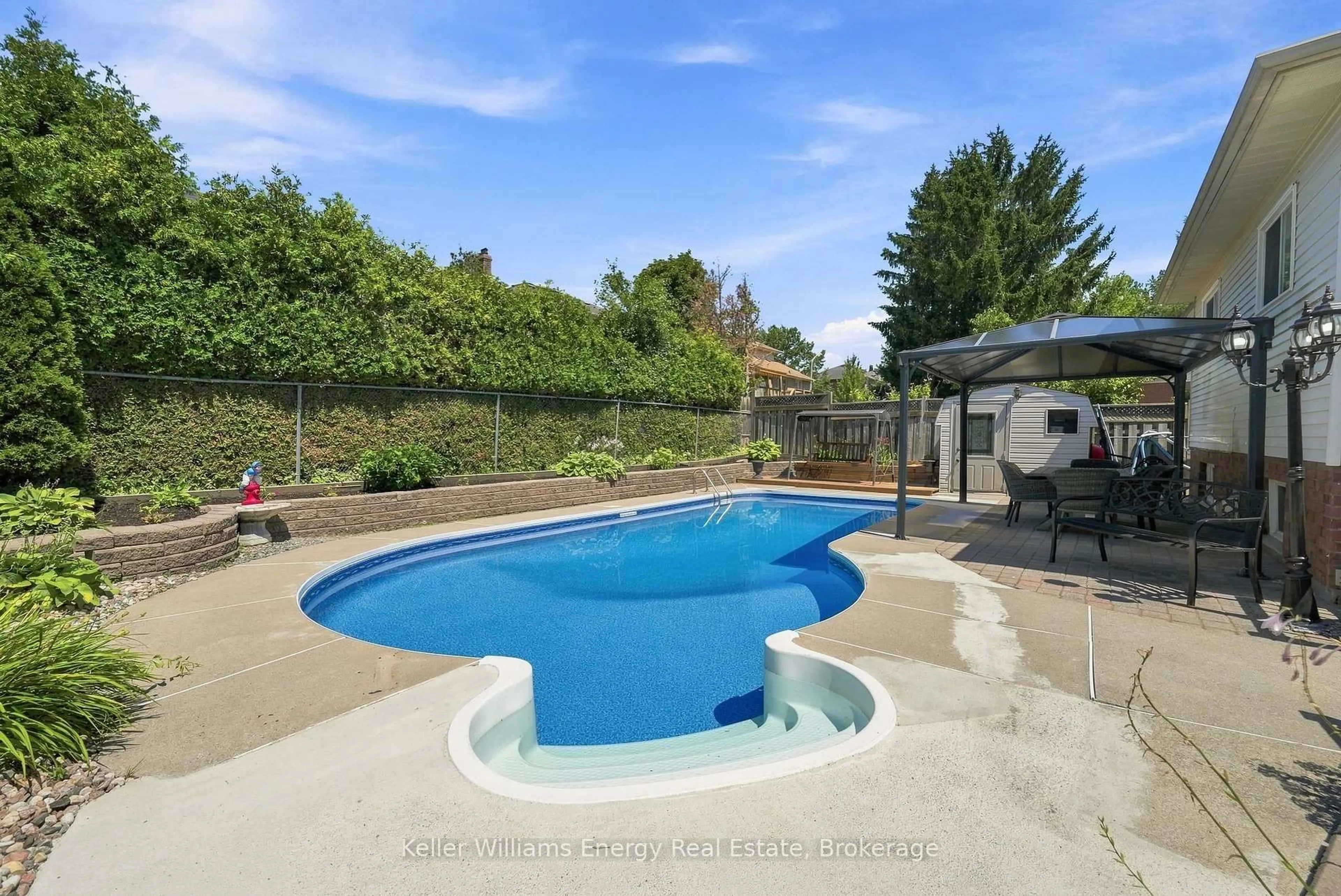 Pool for 860 Copperfield Dr, Oshawa Ontario L1K 1P5