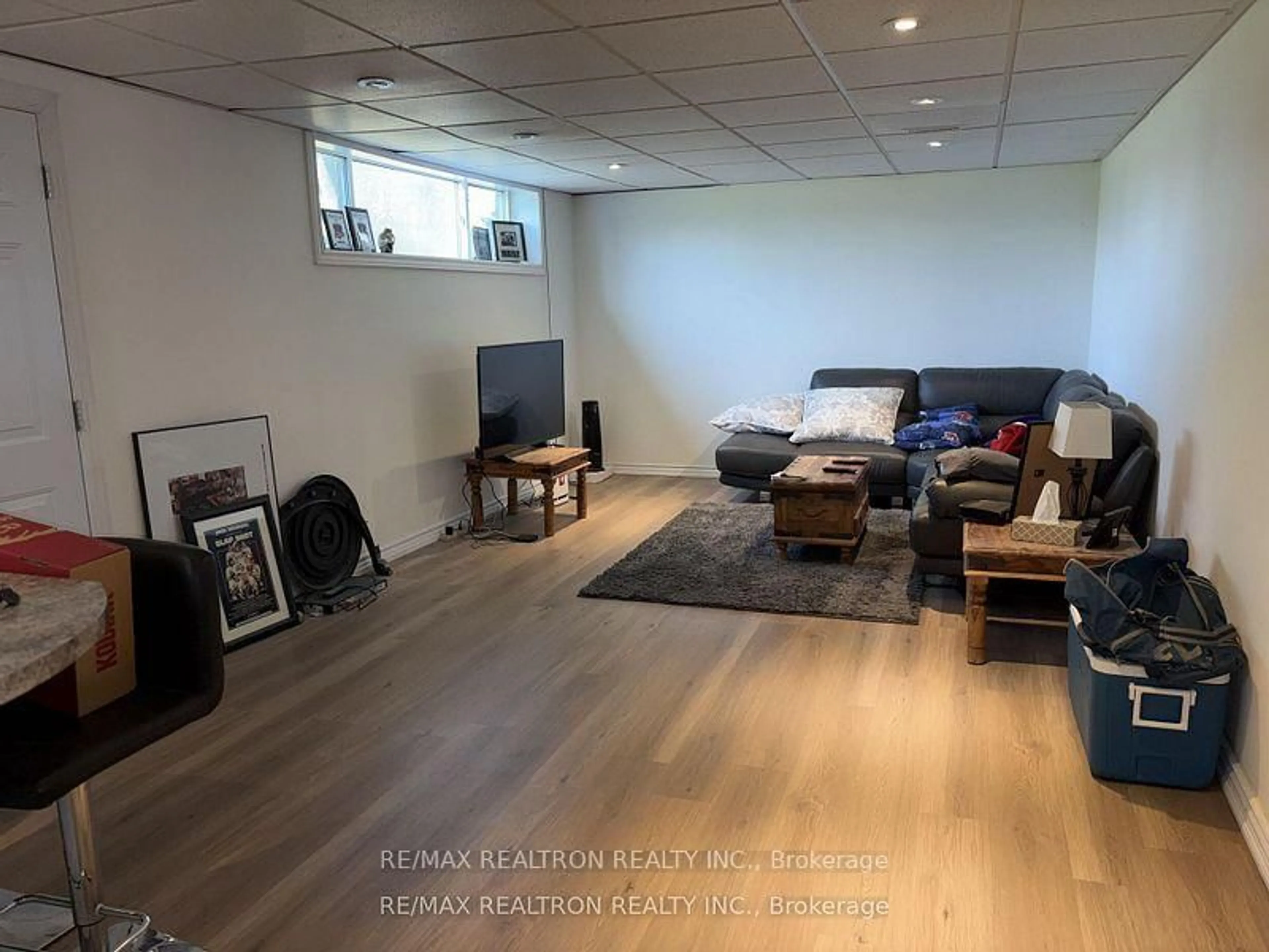 A pic of a room for 607 Stevenson Rd, Oshawa Ontario L1J 5P2