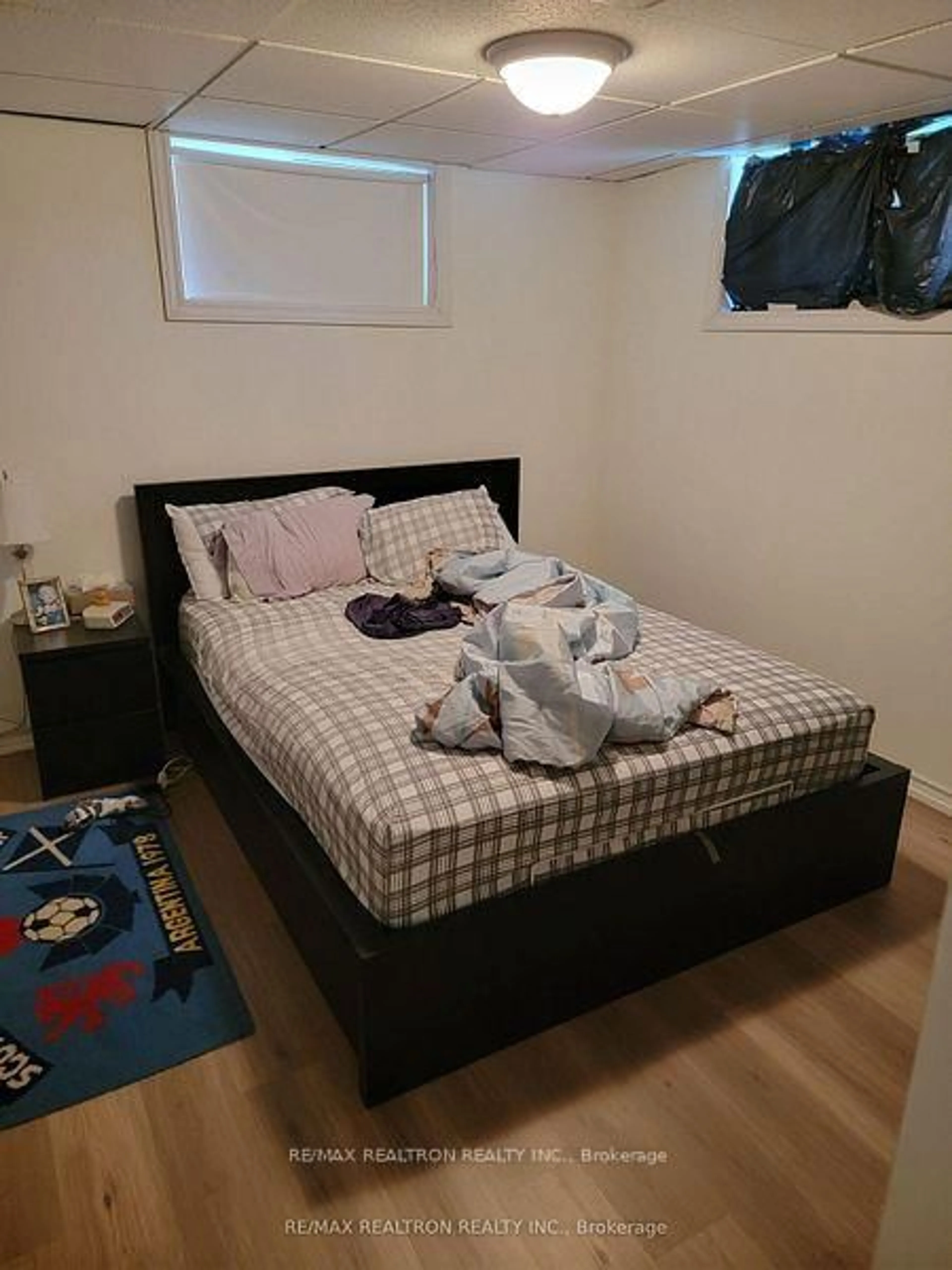 Bedroom with bed, unknown for 607 Stevenson Rd, Oshawa Ontario L1J 5P2