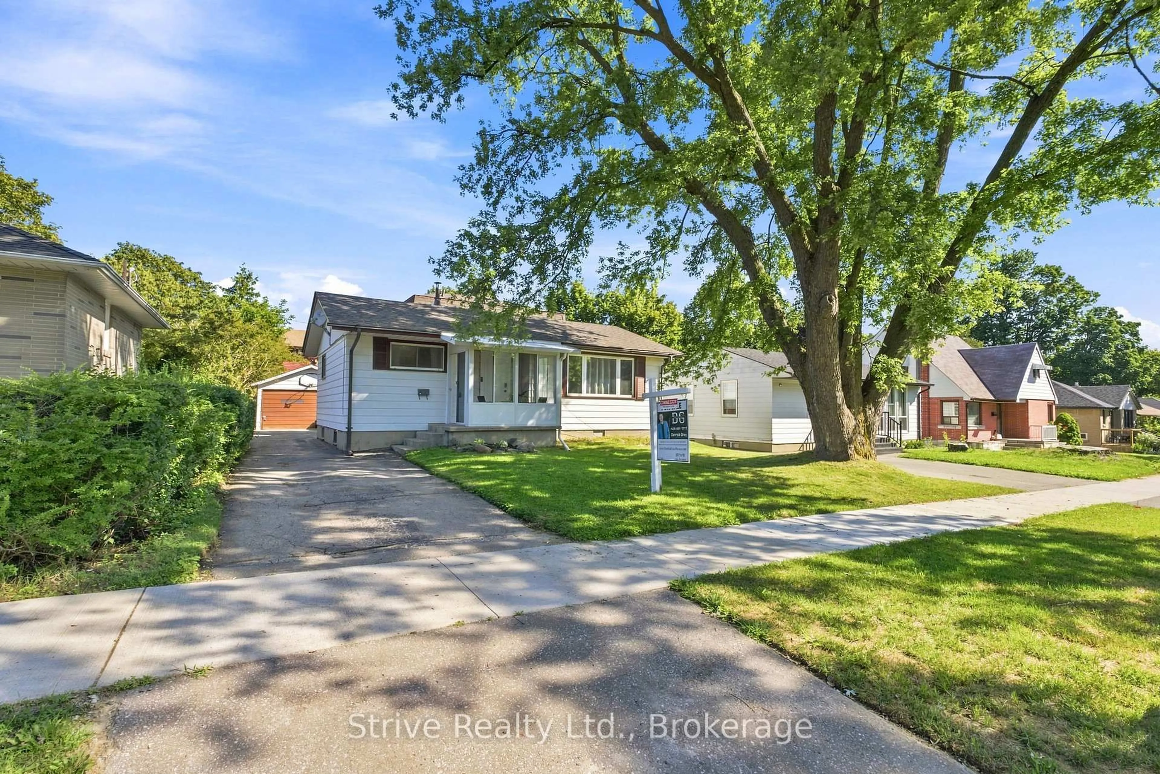 Home with vinyl exterior material, street for 7 Admiral Rd, Ajax Ontario L1S 2N8