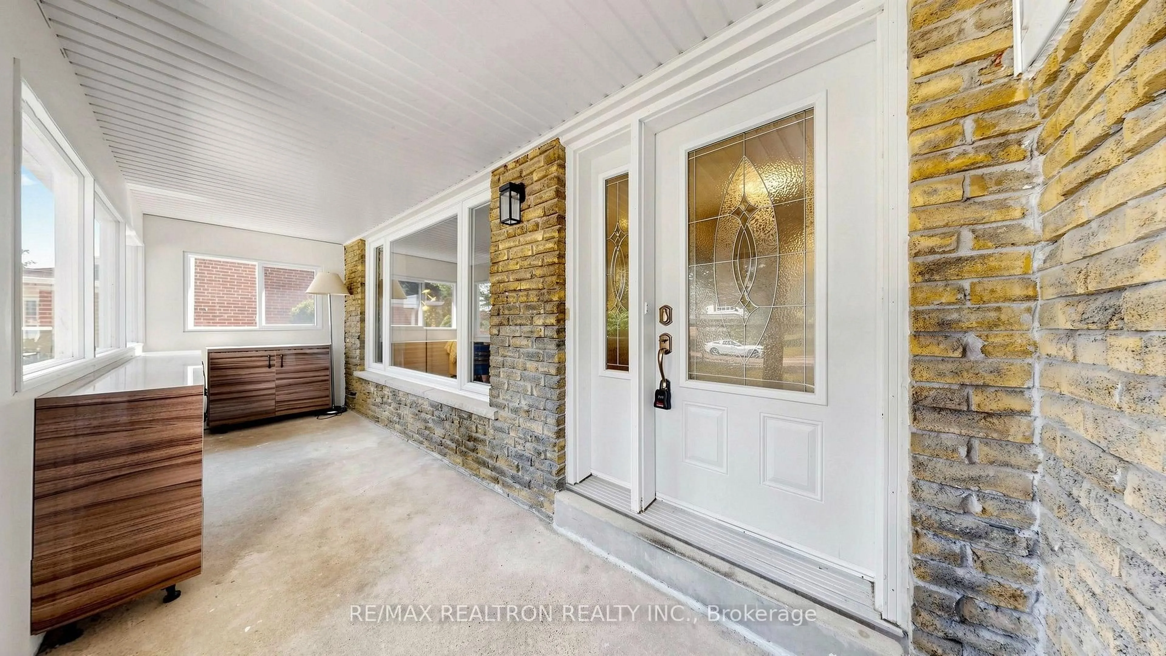 Indoor entryway for 229 CHARTLAND Blvd, Toronto Ontario M1S 2S4