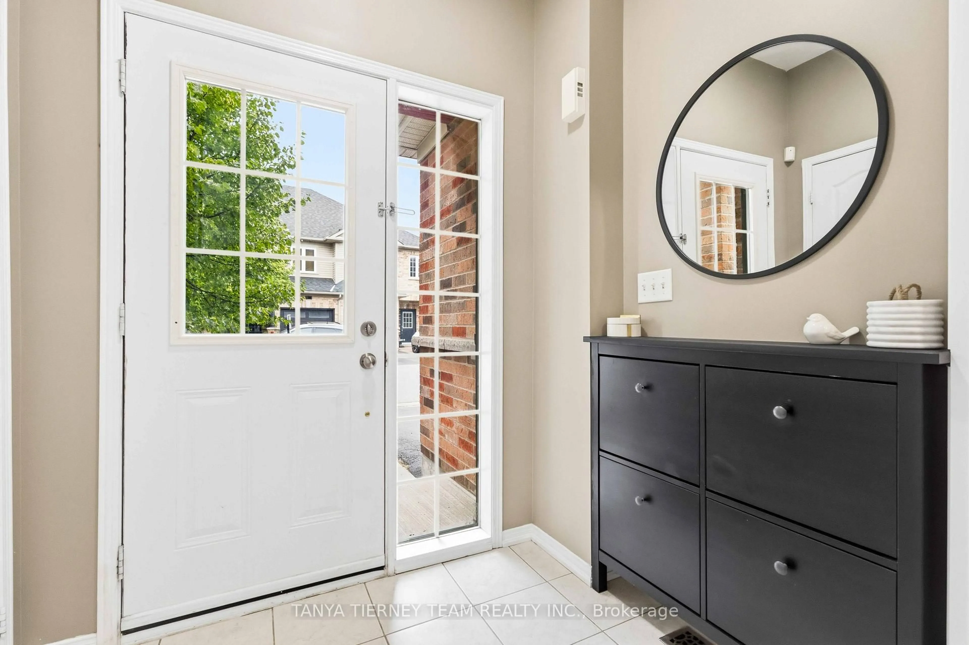 Indoor entryway for 70 Tempo Way, Whitby Ontario L1M 1B7