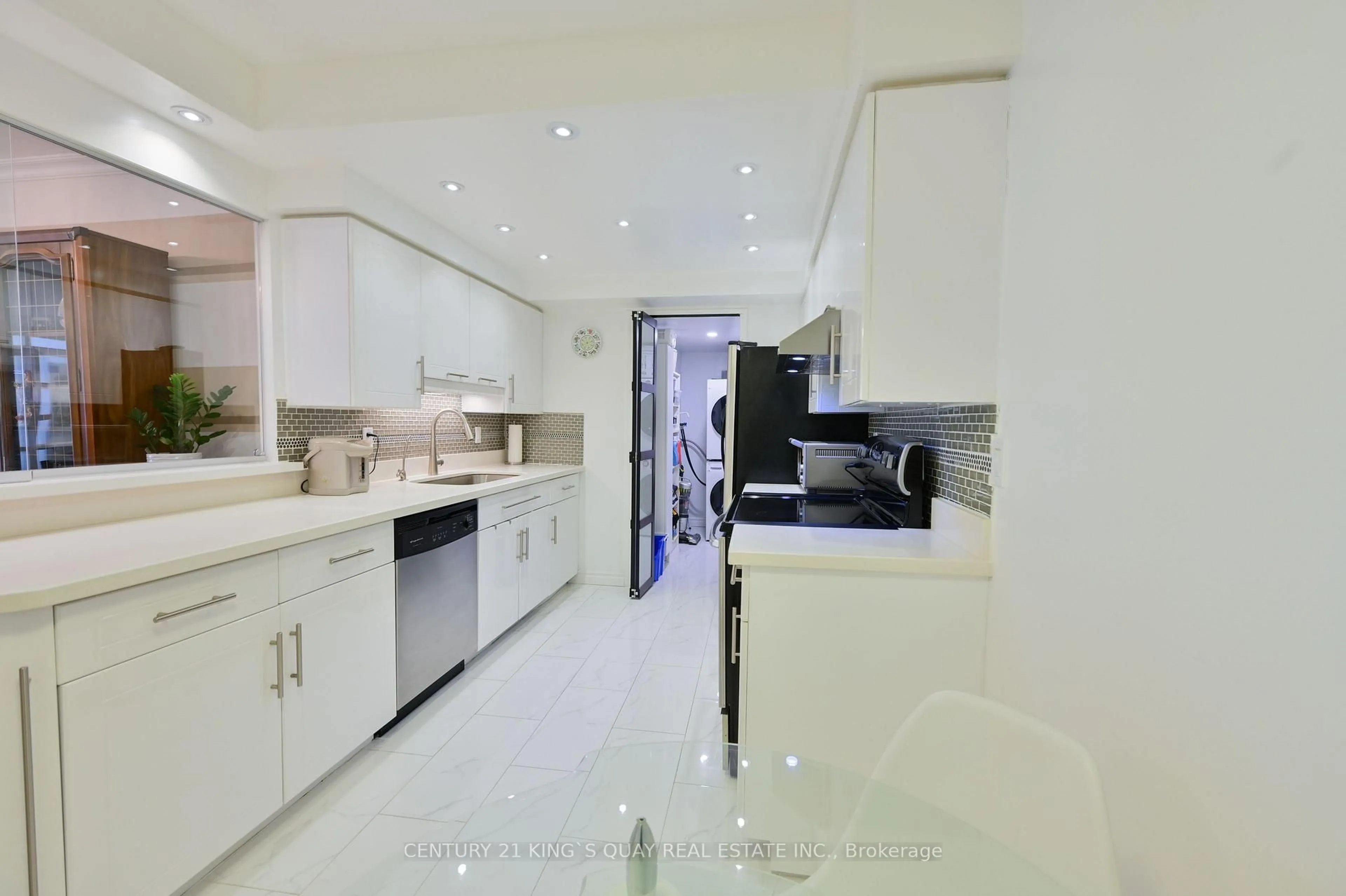 Unknown for 175 Bamburgh Circ #1502, Toronto Ontario M1W 3X8