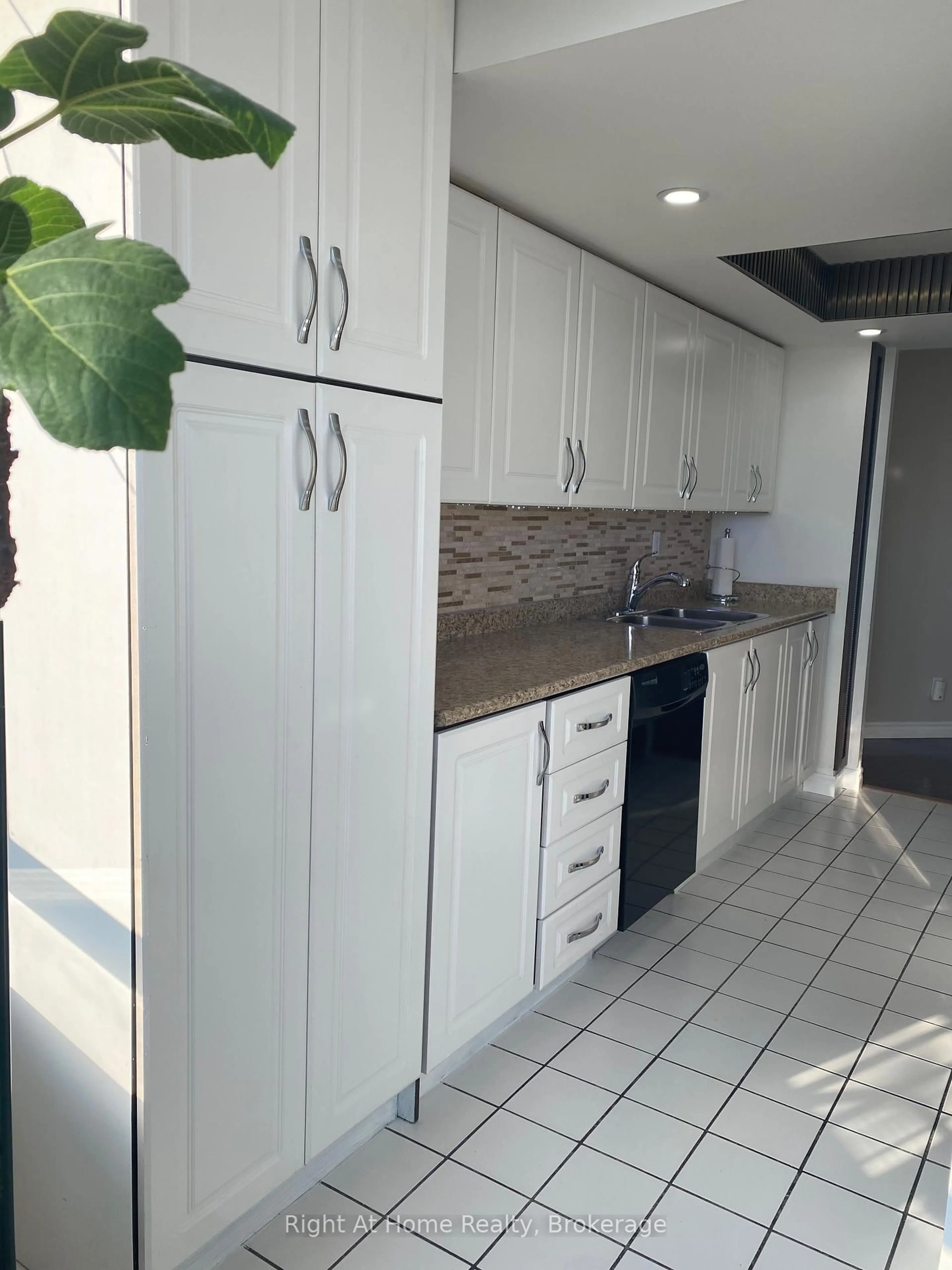 Standard kitchen, ceramic/tile floor for 11753 Sheppard Ave #1215, Toronto Ontario M1B 5M3