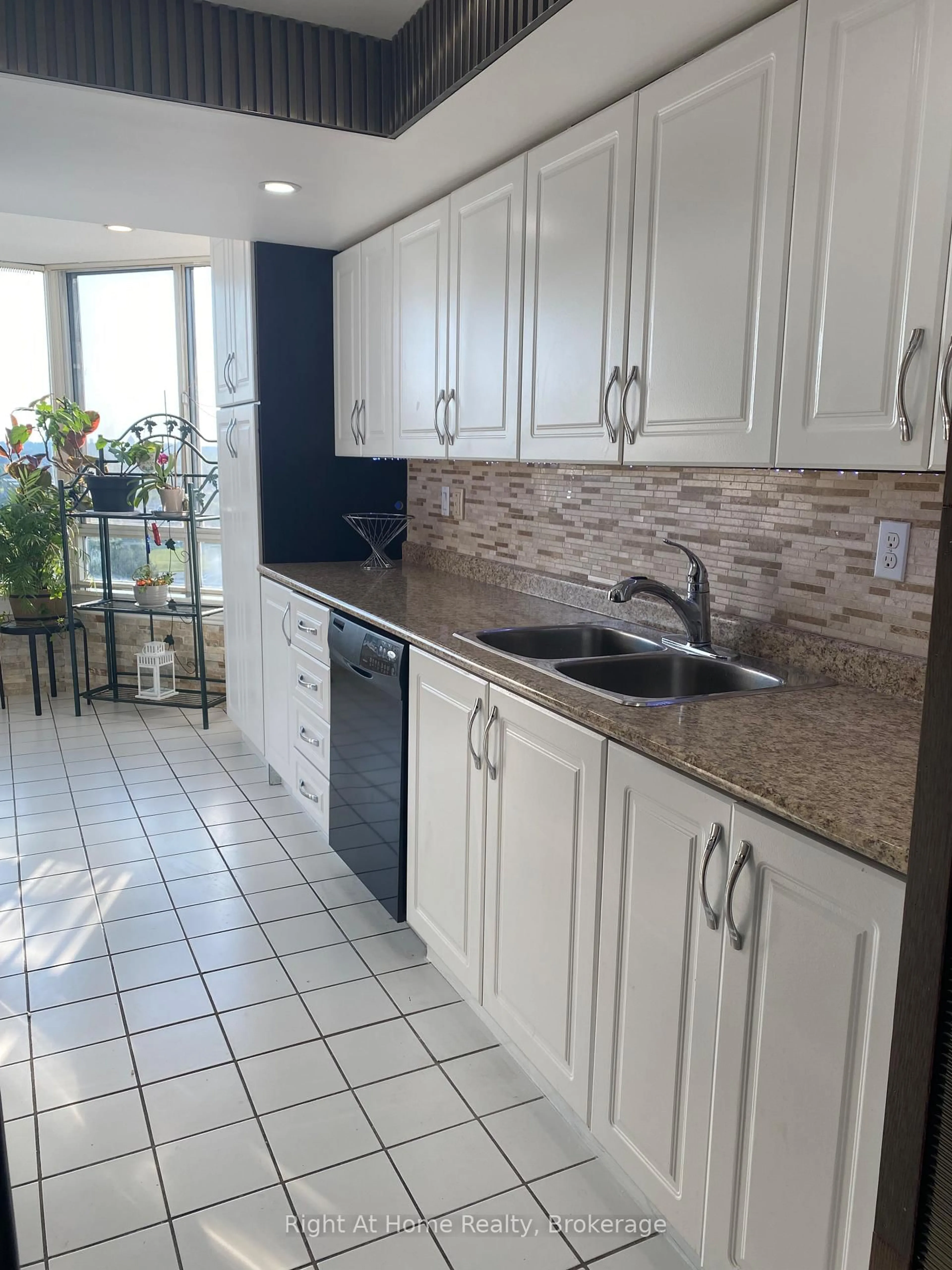 Standard kitchen, ceramic/tile floor for 11753 Sheppard Ave #1215, Toronto Ontario M1B 5M3