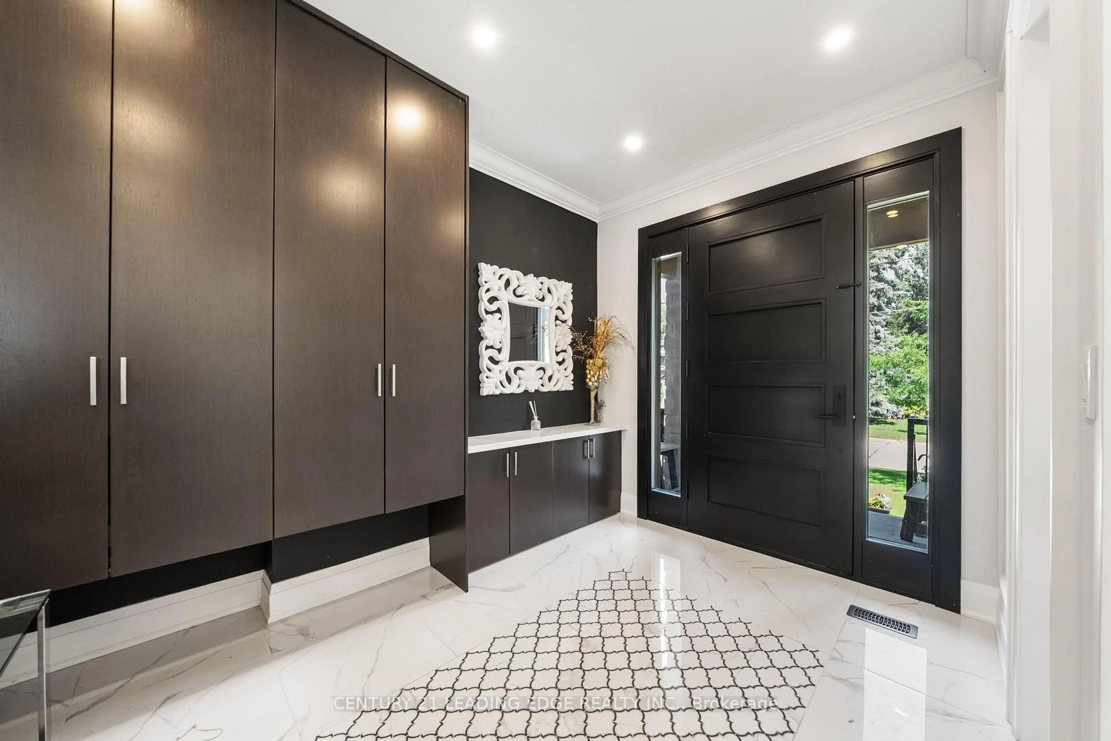 Indoor entryway for 438 Brownfield Gdns, Toronto Ontario M1C 2Y7