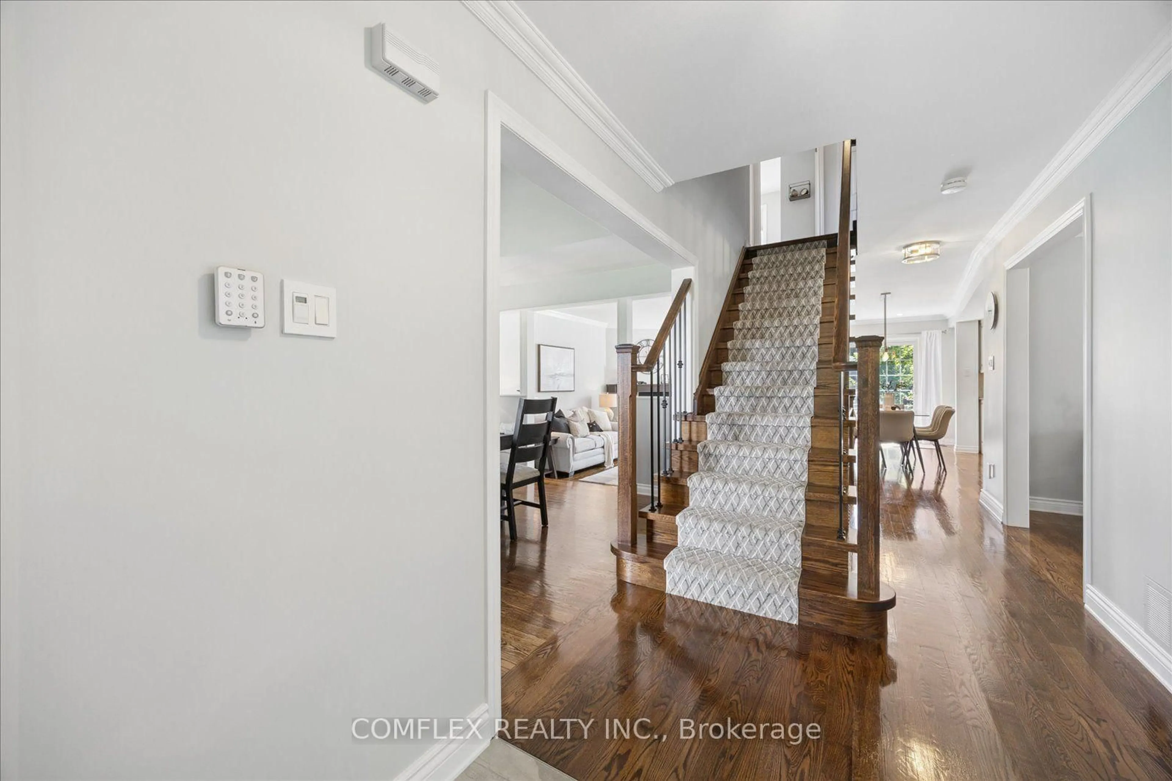 Indoor entryway for 13 Audrey Crt, Clarington Ontario L1E 2B3