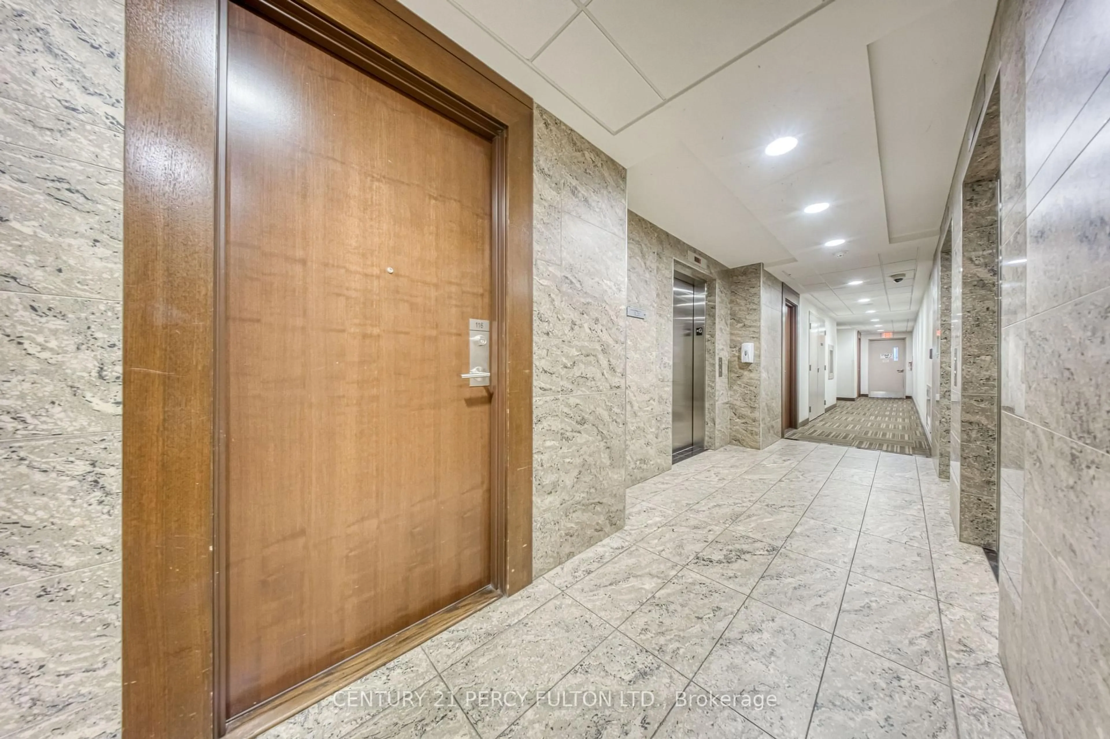Indoor foyer for 181 Village Green Sq #116, Toronto Ontario M1S 0L3