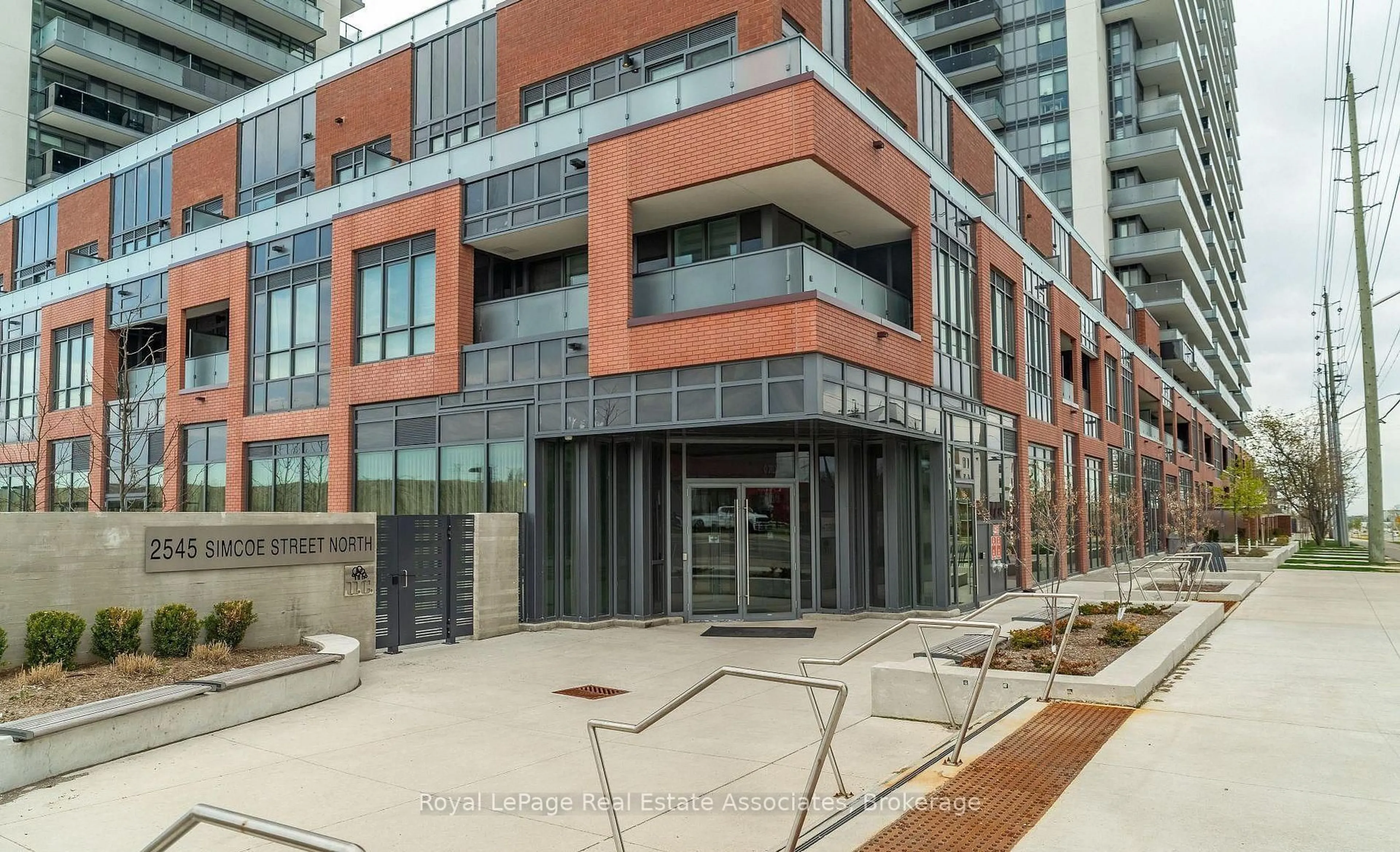 Unknown for 2545 Simcoe St, Oshawa Ontario L1L 0W3