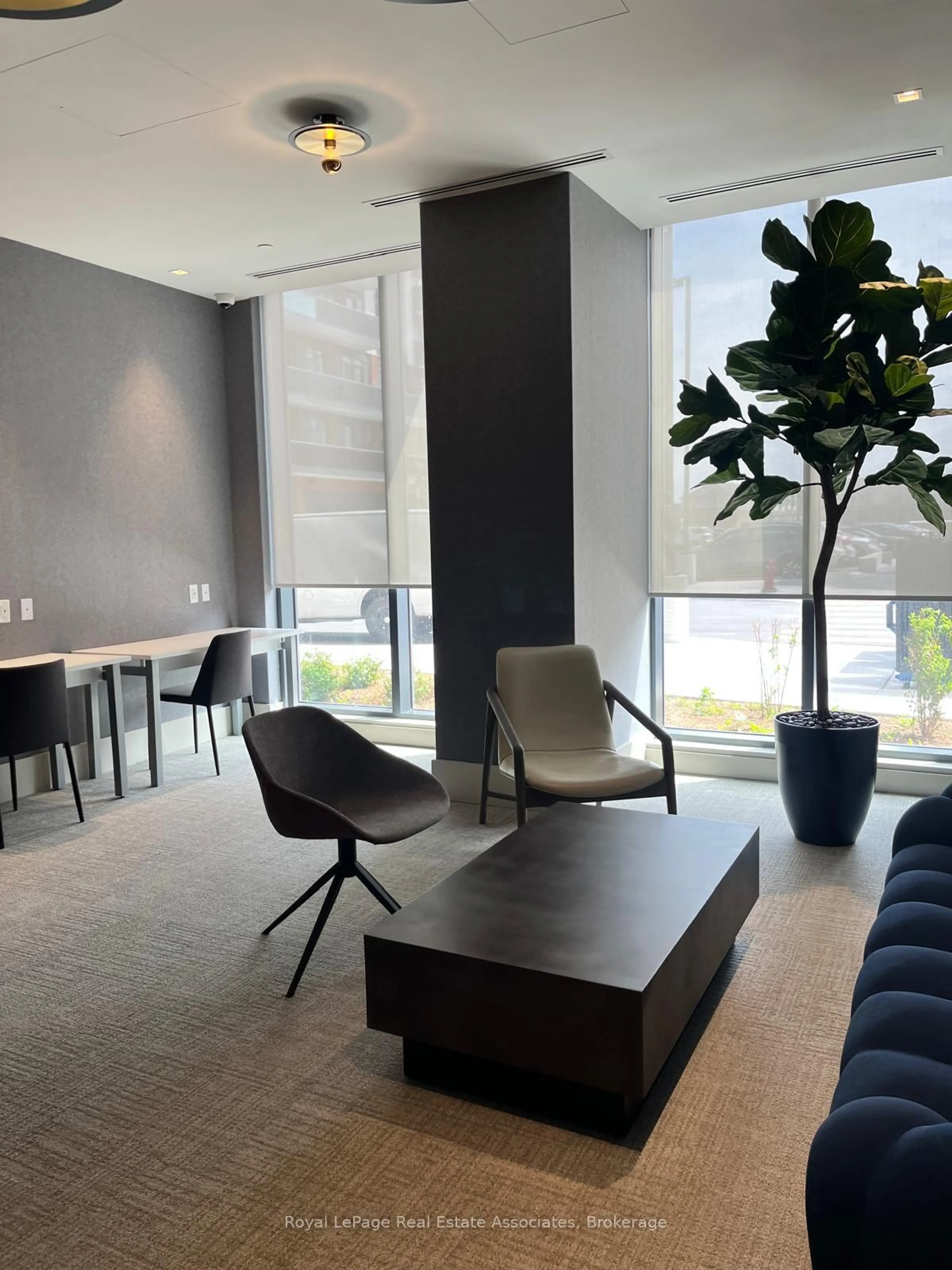 Lobby for 2545 Simcoe St, Oshawa Ontario L1L 0W3