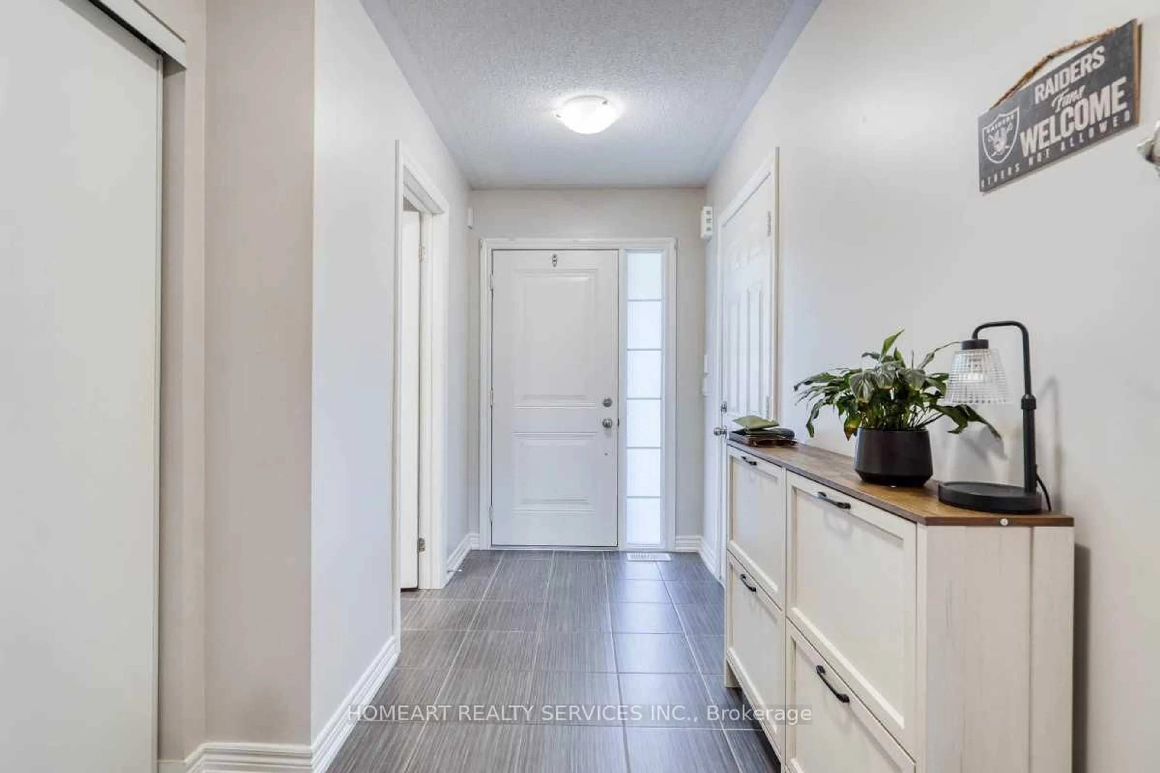 Indoor entryway for 2337 Steeplechase St, Oshawa Ontario L1L 0C8