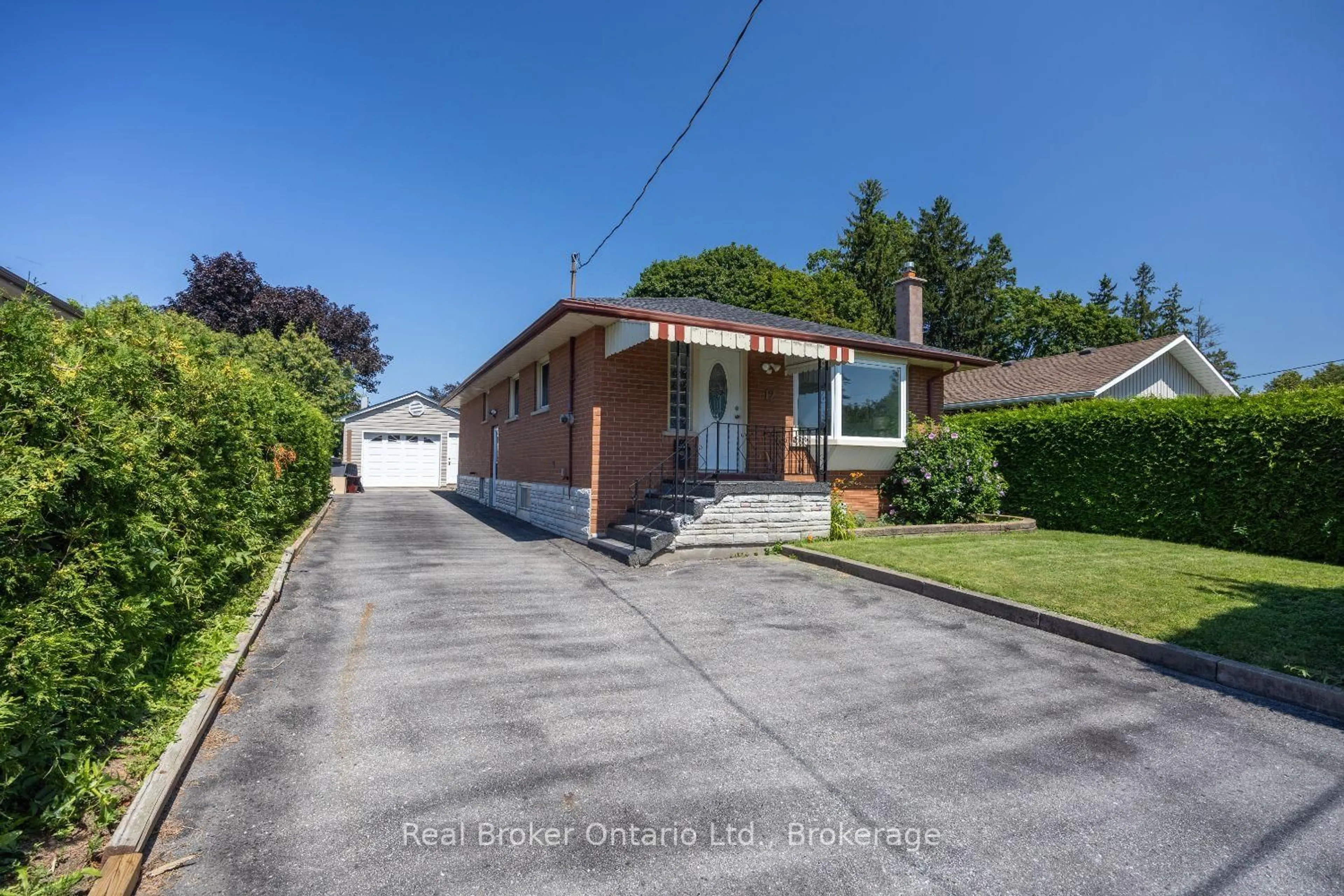 A pic from outside/outdoor area/front of a property/back of a property/a pic from drone, street for 12 Sunset Rd, Clarington Ontario L1C 2E6