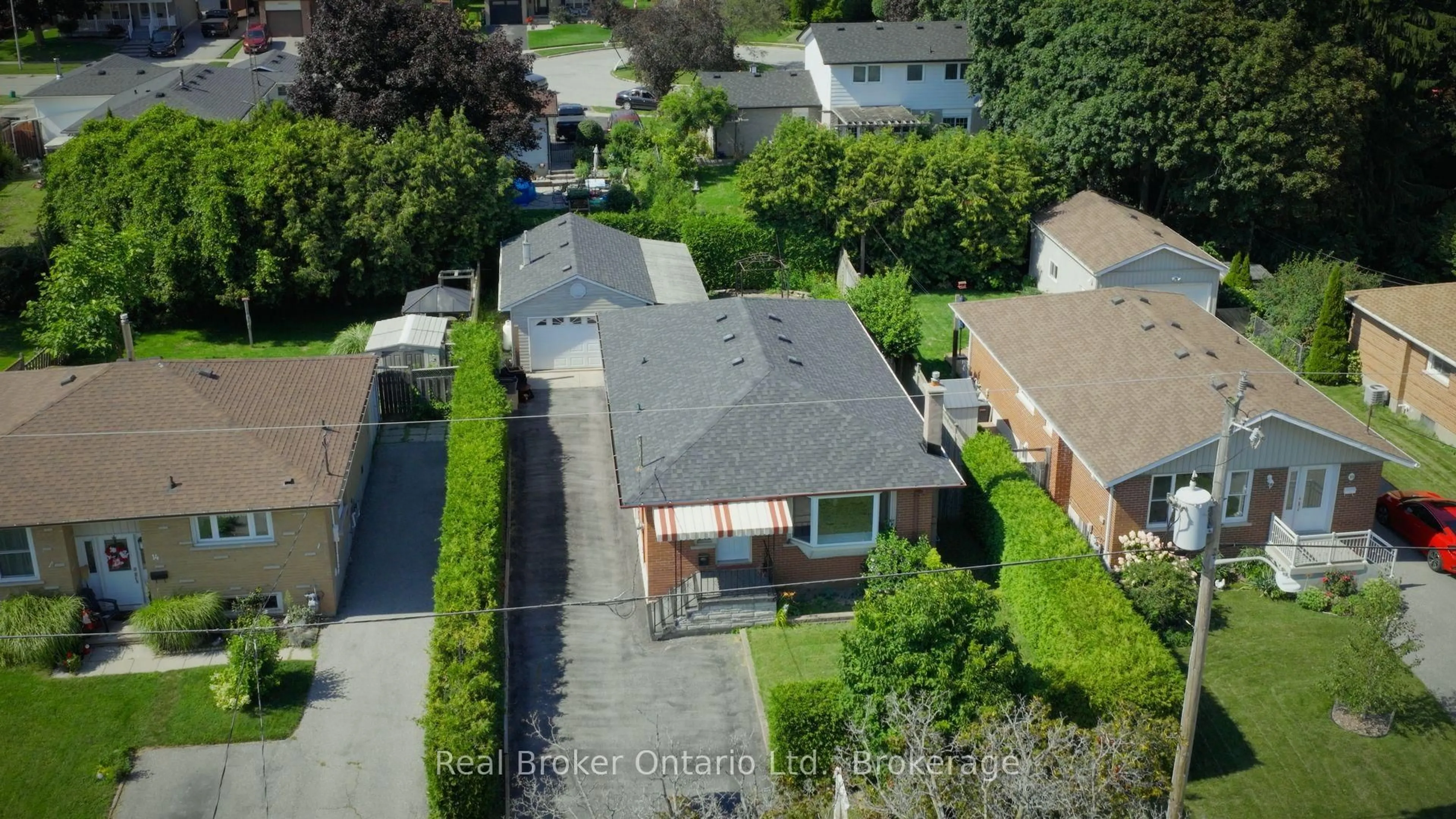 A pic from outside/outdoor area/front of a property/back of a property/a pic from drone, street for 12 Sunset Rd, Clarington Ontario L1C 2E6
