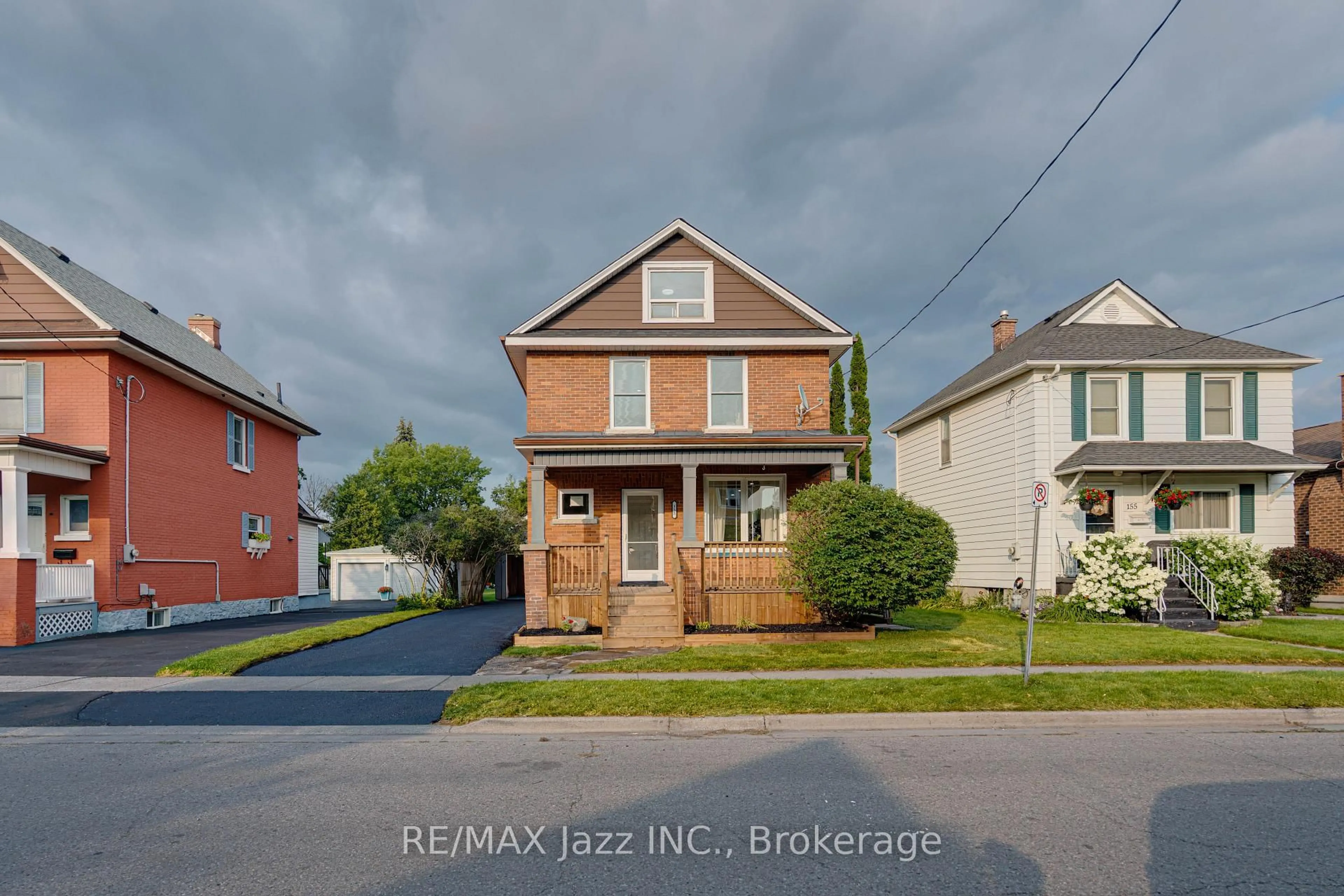 A pic from outside/outdoor area/front of a property/back of a property/a pic from drone, street for 151 Burk St, Oshawa Ontario L1J 4C2