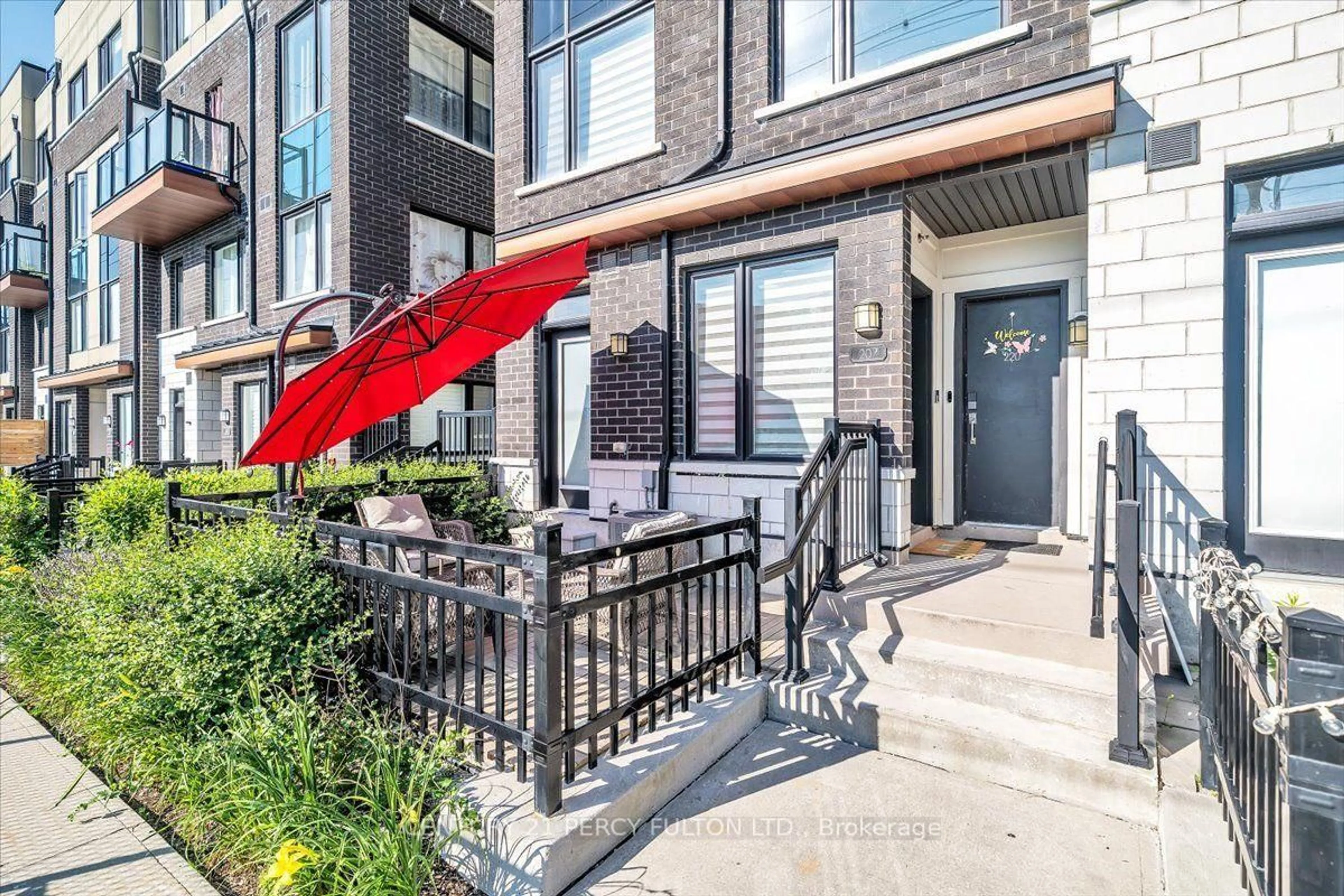 Patio, street for 1555 Kingston Road Pickering On Rd #207, Pickering Ontario L1V 0E9