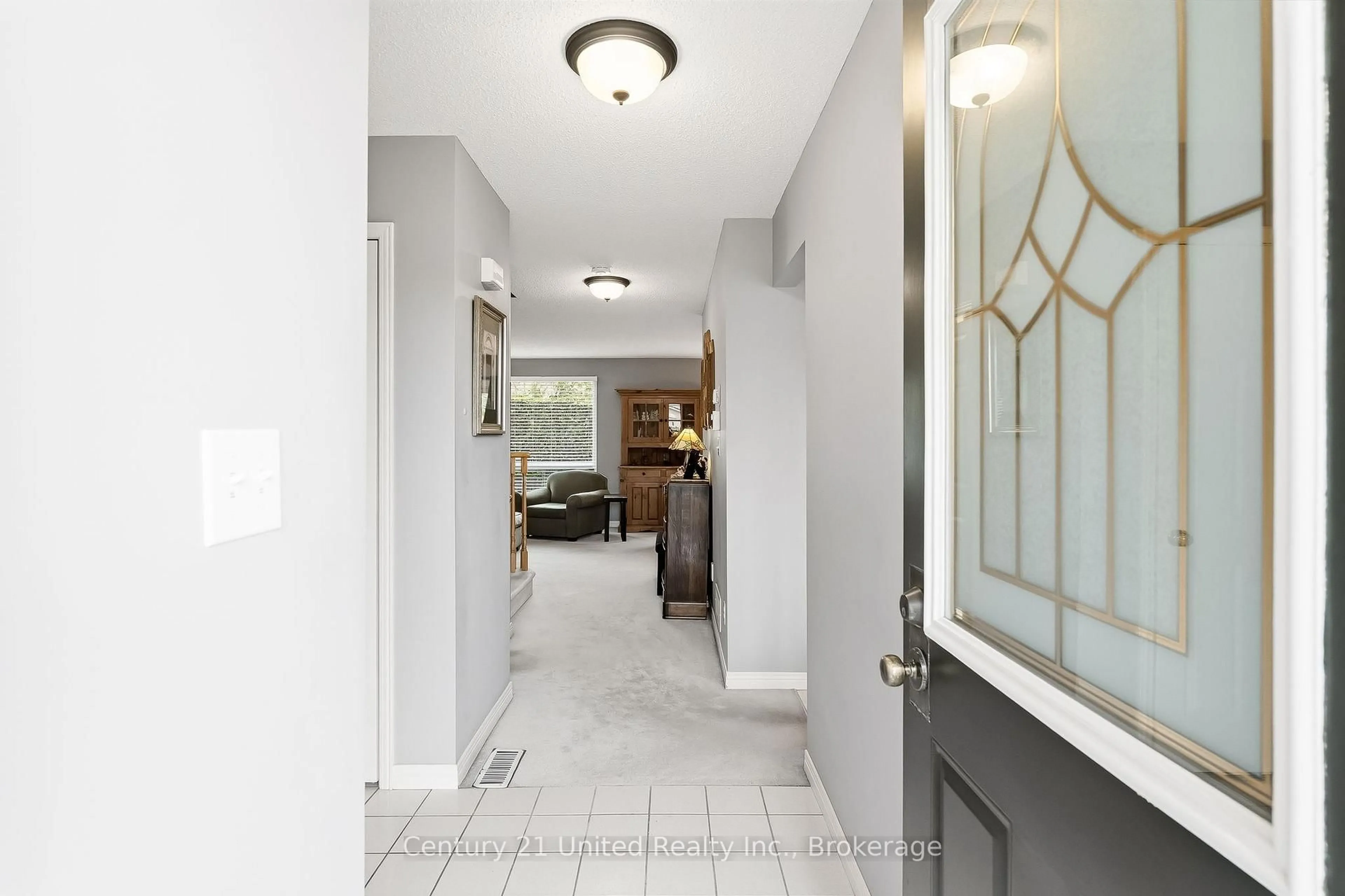 Indoor foyer for 116 Avondale Dr, Clarington Ontario L1E 3A3