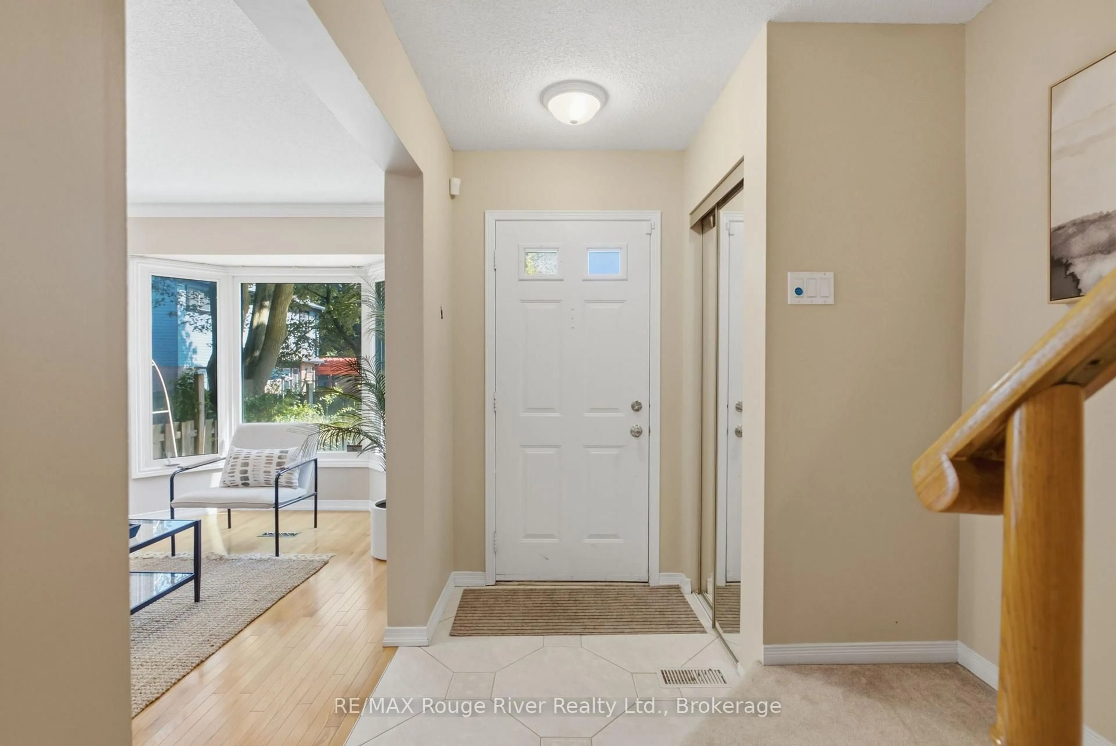 Indoor entryway for 692 Avery Crt, Oshawa Ontario L1K 1S8