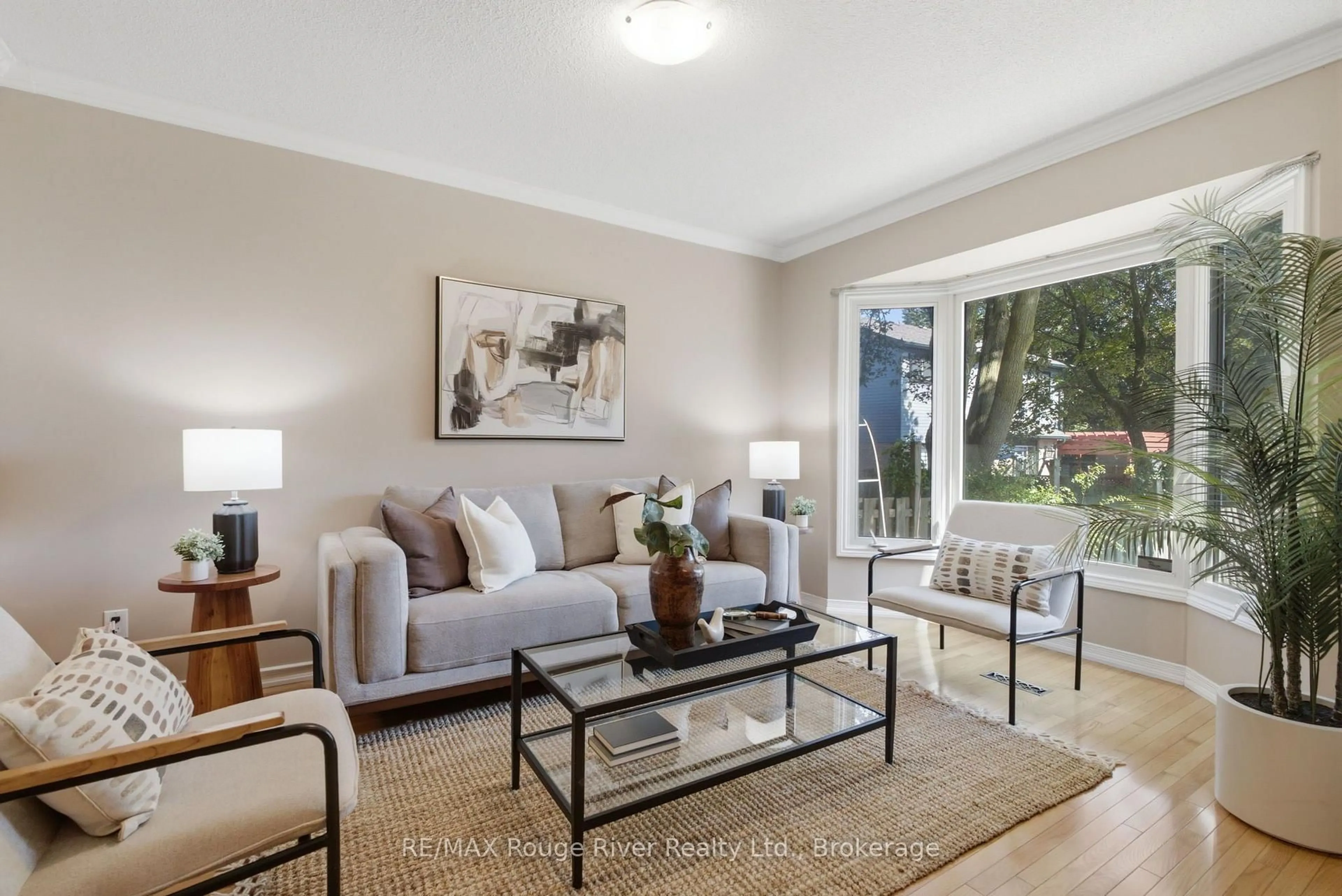 Living room with furniture, unknown for 692 Avery Crt, Oshawa Ontario L1K 1S8