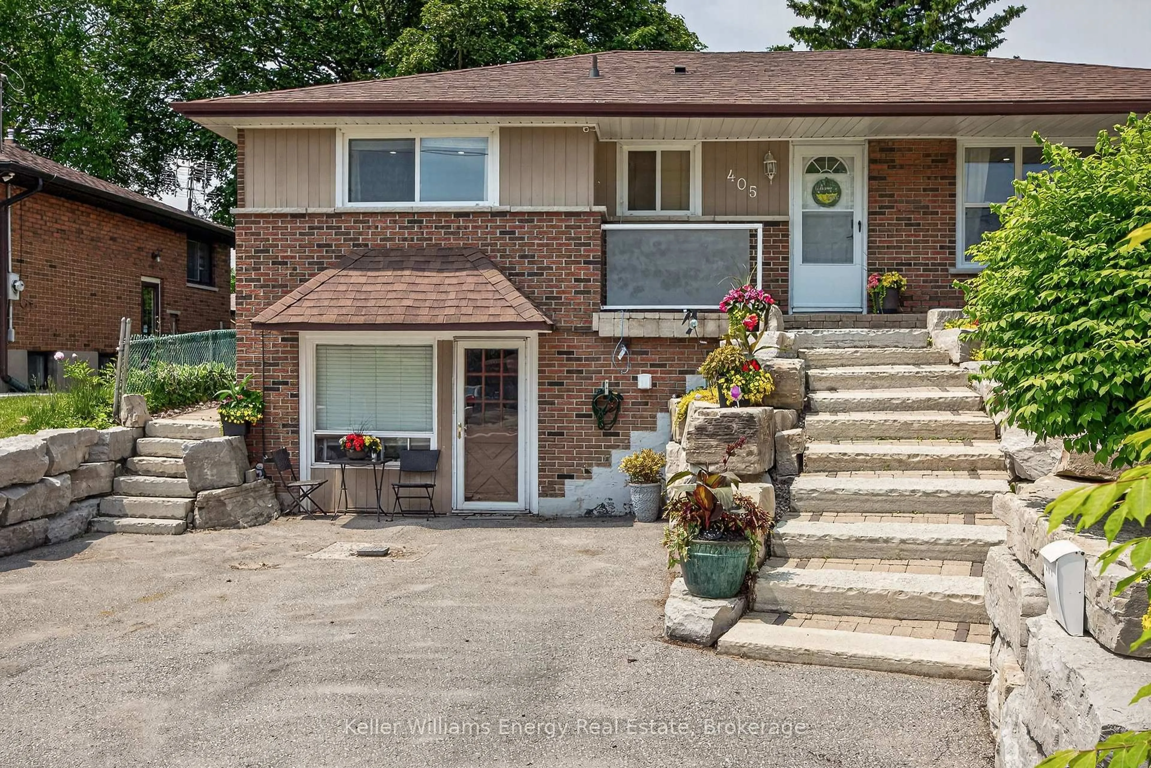 Home with brick exterior material, street for 405 Bernhard Cres, Oshawa Ontario L1G 2B7