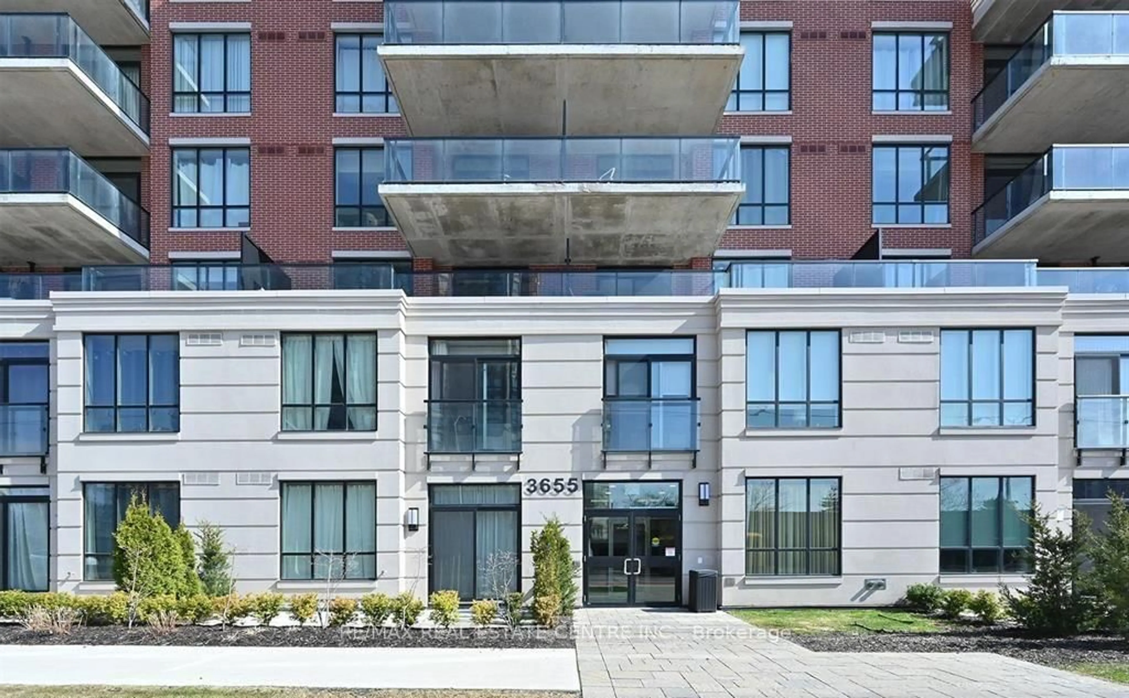 Indoor foyer for 3655 Kingston Rd #105, Toronto Ontario M1M 1S2