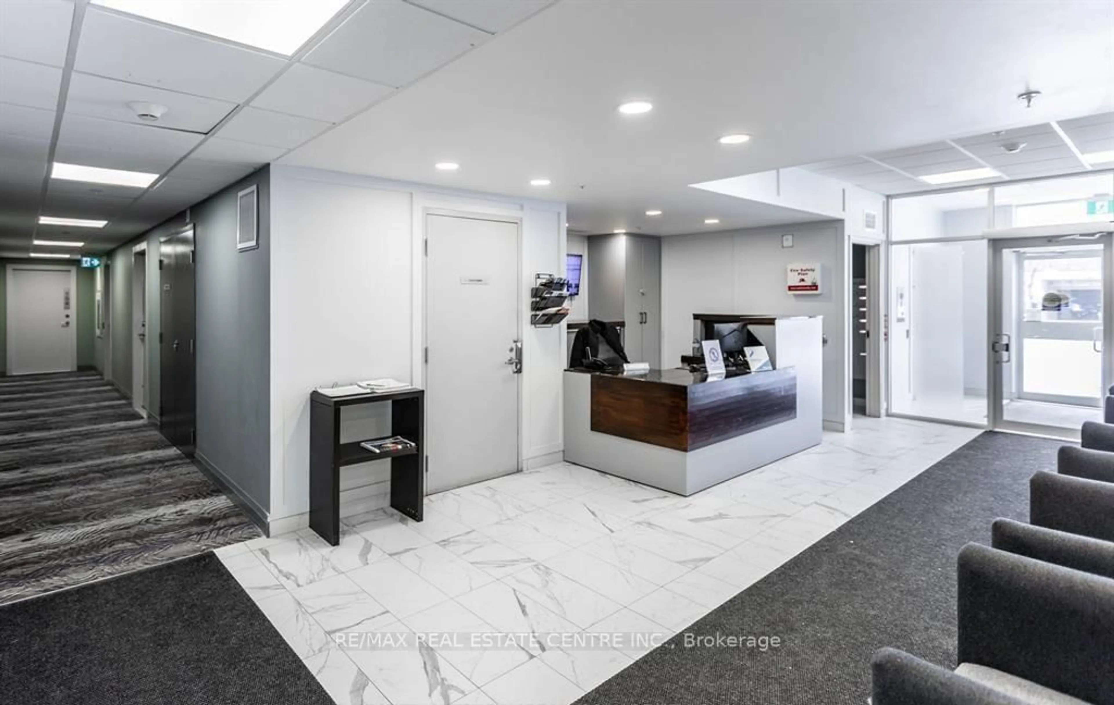 Indoor foyer for 3655 Kingston Rd #105, Toronto Ontario M1M 1S2