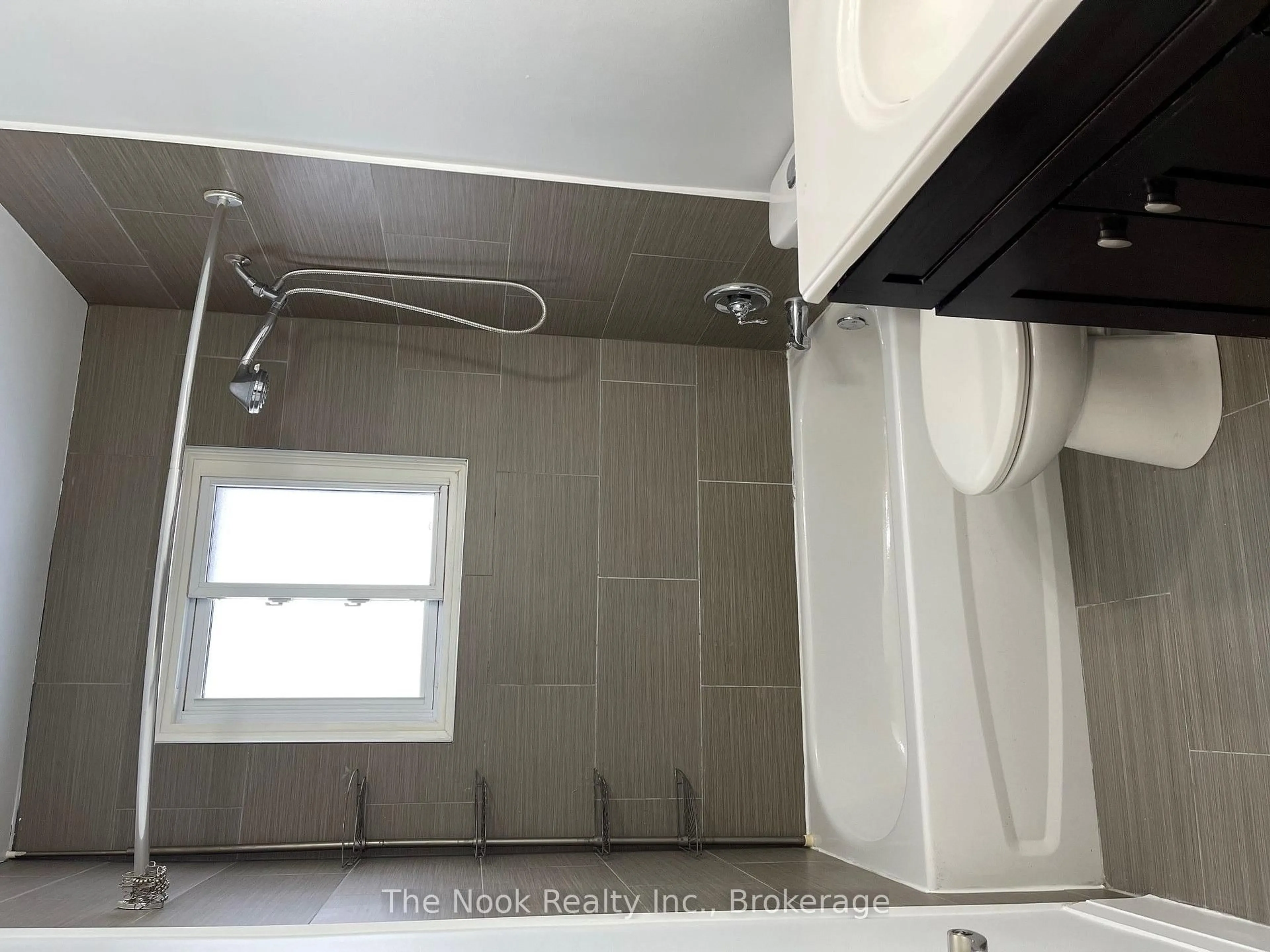 Unknown for 1321 Cedar St, Oshawa Ontario L1J 3S4