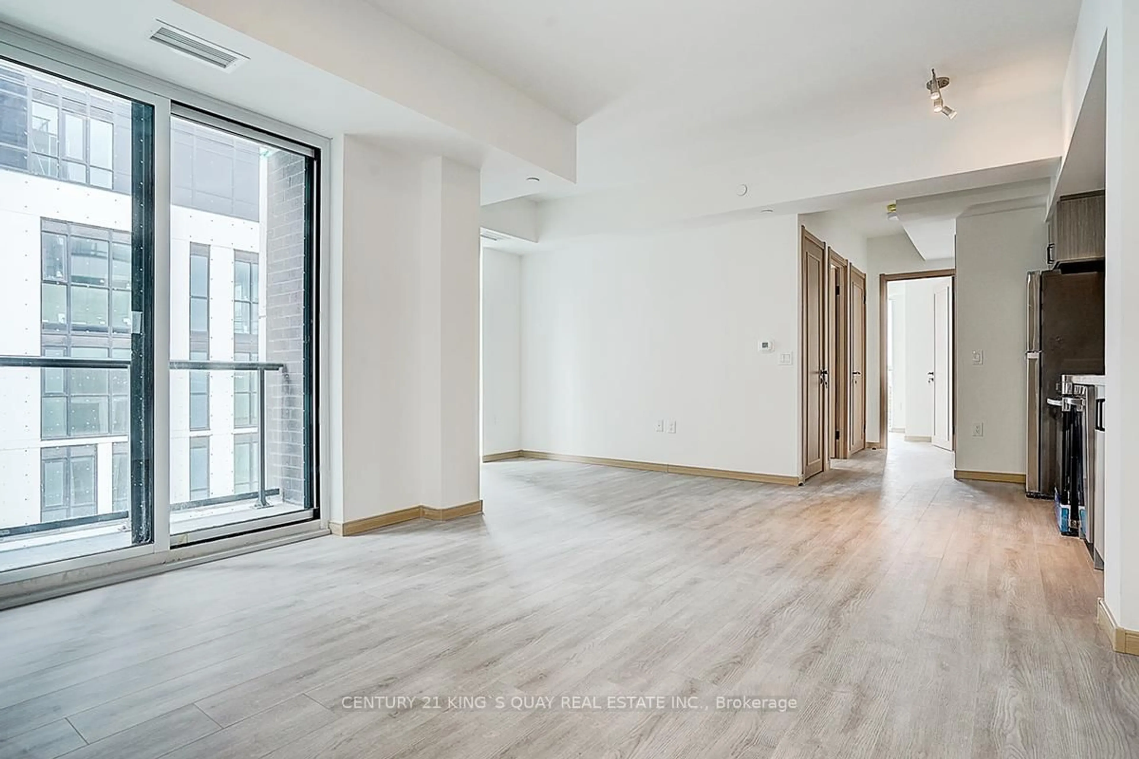 Indoor foyer for 3421 Sheppard Ave #615, Toronto Ontario M1T 0C2